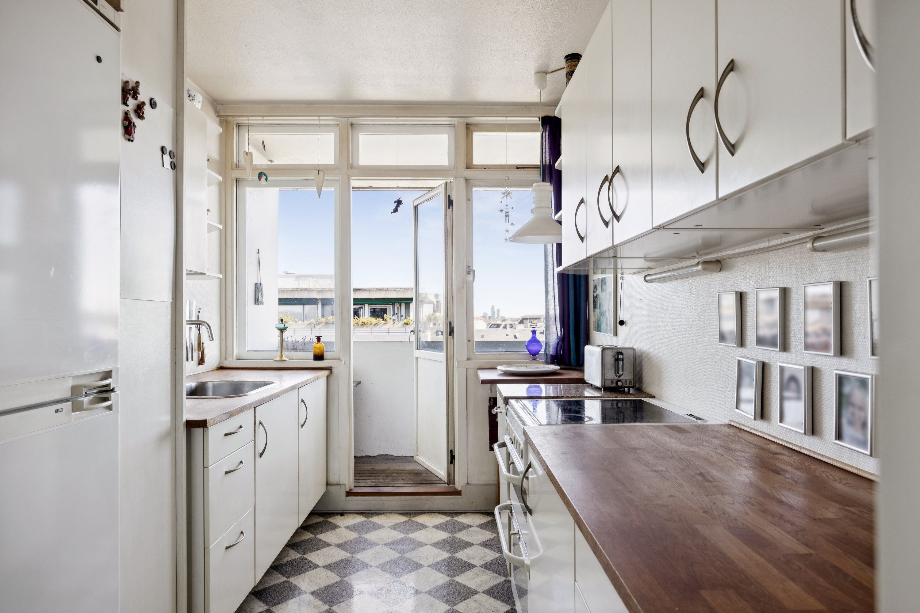 Fremhævet køkken billede i fuldskærmstilstand. Billede af Finsensvej 7C, 7. th., 2000 Frederiksberg