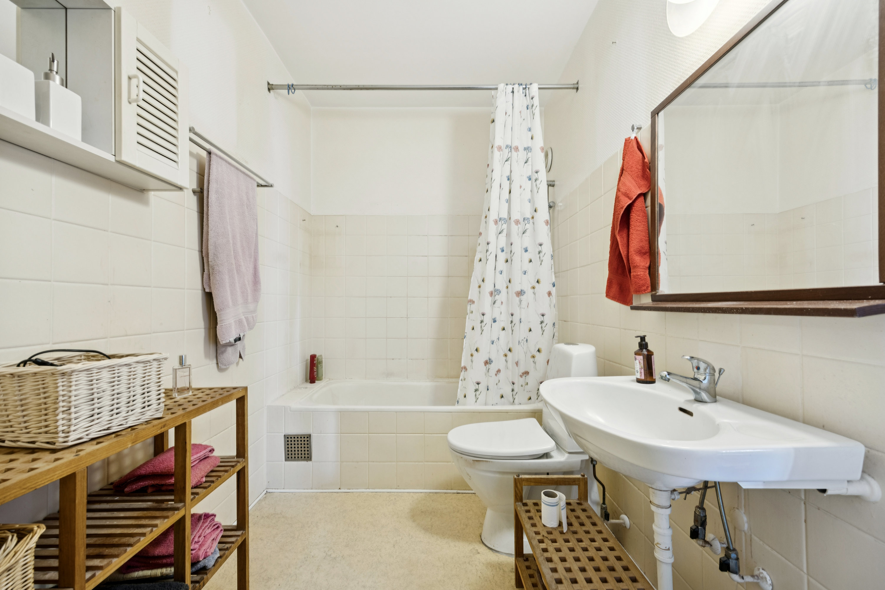 Fremhævet badeværelse billede i fuldskærmstilstand. Billede af Finsensvej 7C, 7. th., 2000 Frederiksberg