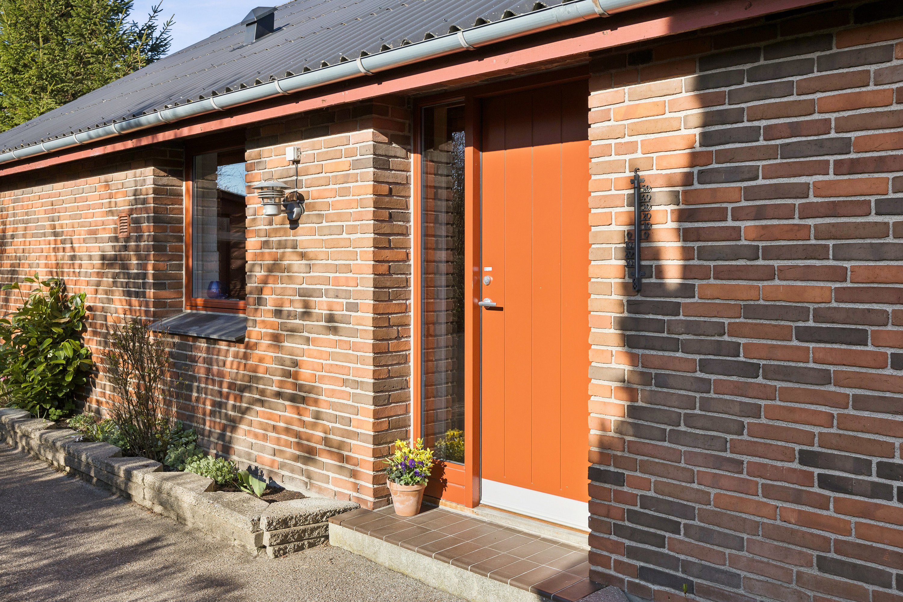 Fremhævet set fra vejen billede i fuldskærmstilstand. Billede af Birkevej 26, 4683 Rønnede