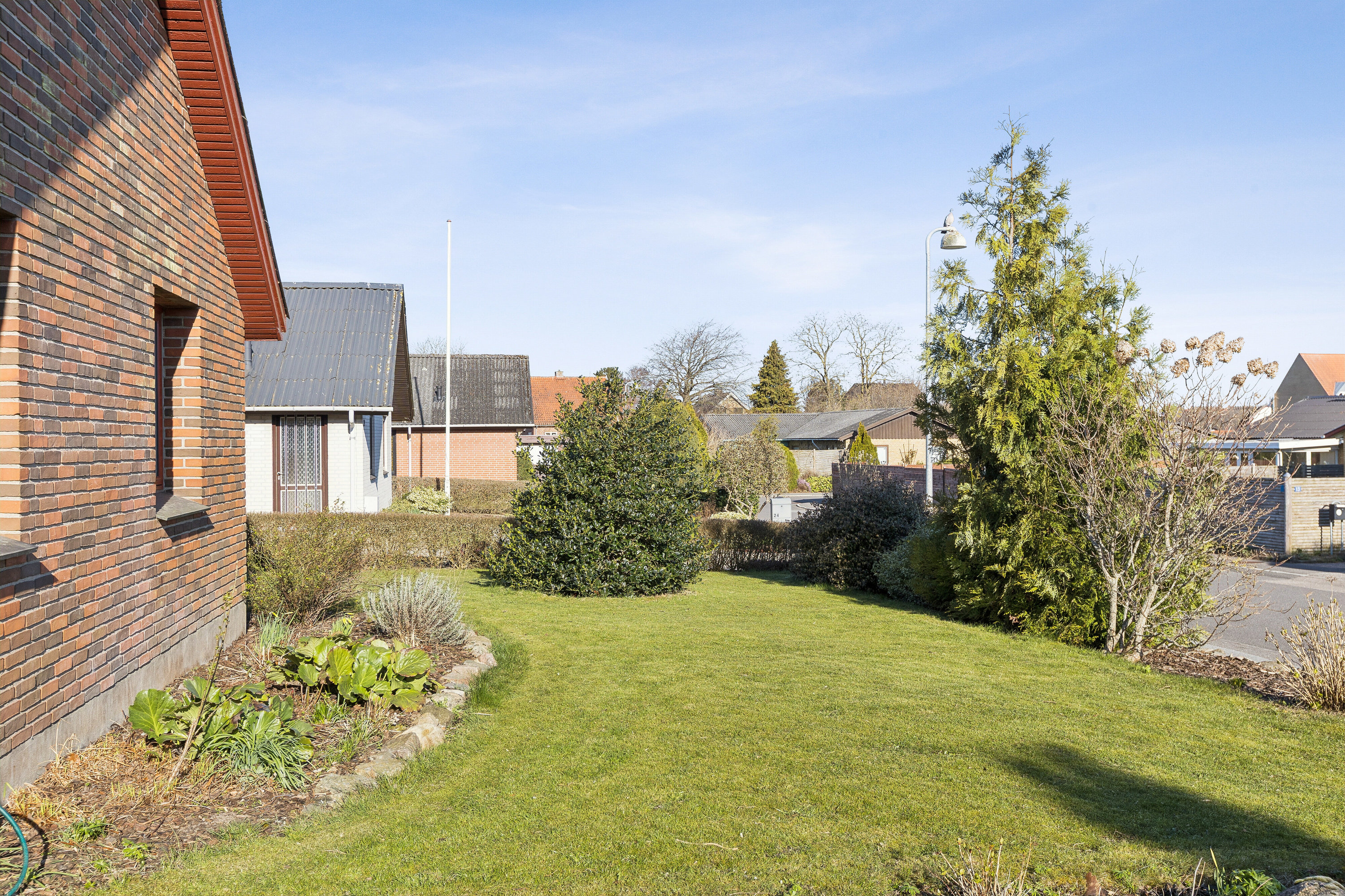 Fremhævet set fra haven billede i fuldskærmstilstand. Billede af Birkevej 26, 4683 Rønnede