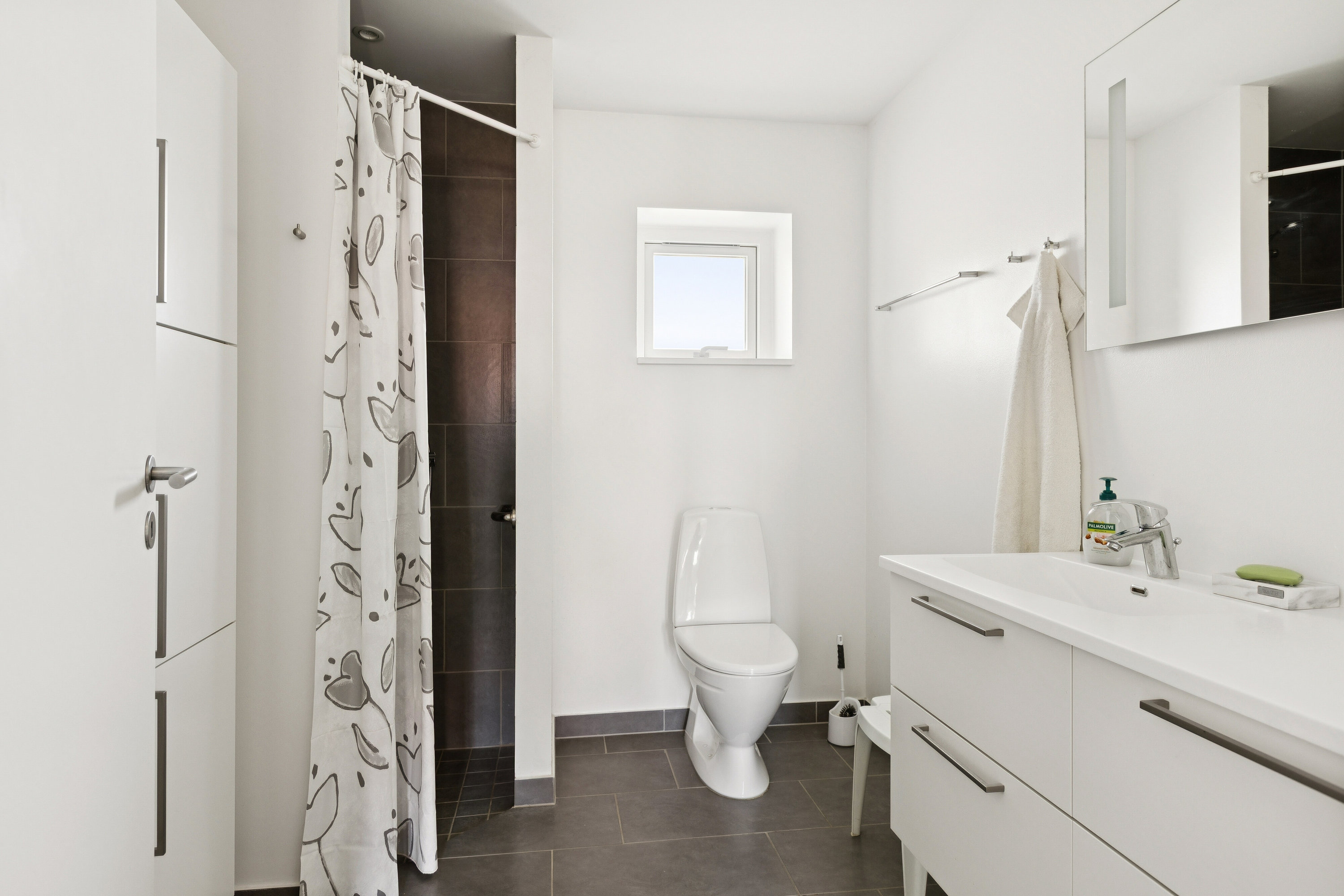 Fremhævet badeværelse billede i fuldskærmstilstand. Billede af Jens Martin Knudsens Vej 22, 4690 Haslev