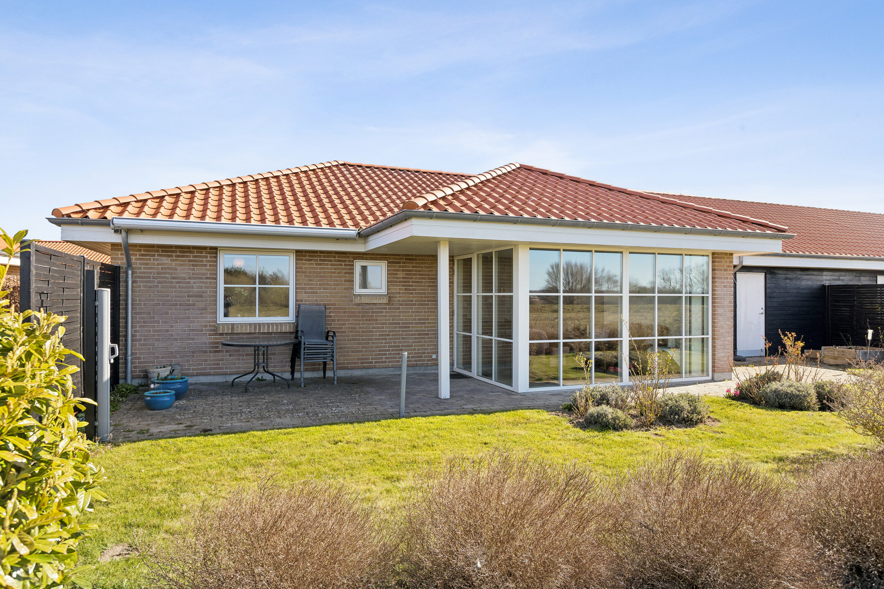 Fremhævet set fra haven billede i fuldskærmstilstand. Billede af Jens Martin Knudsens Vej 22, 4690 Haslev