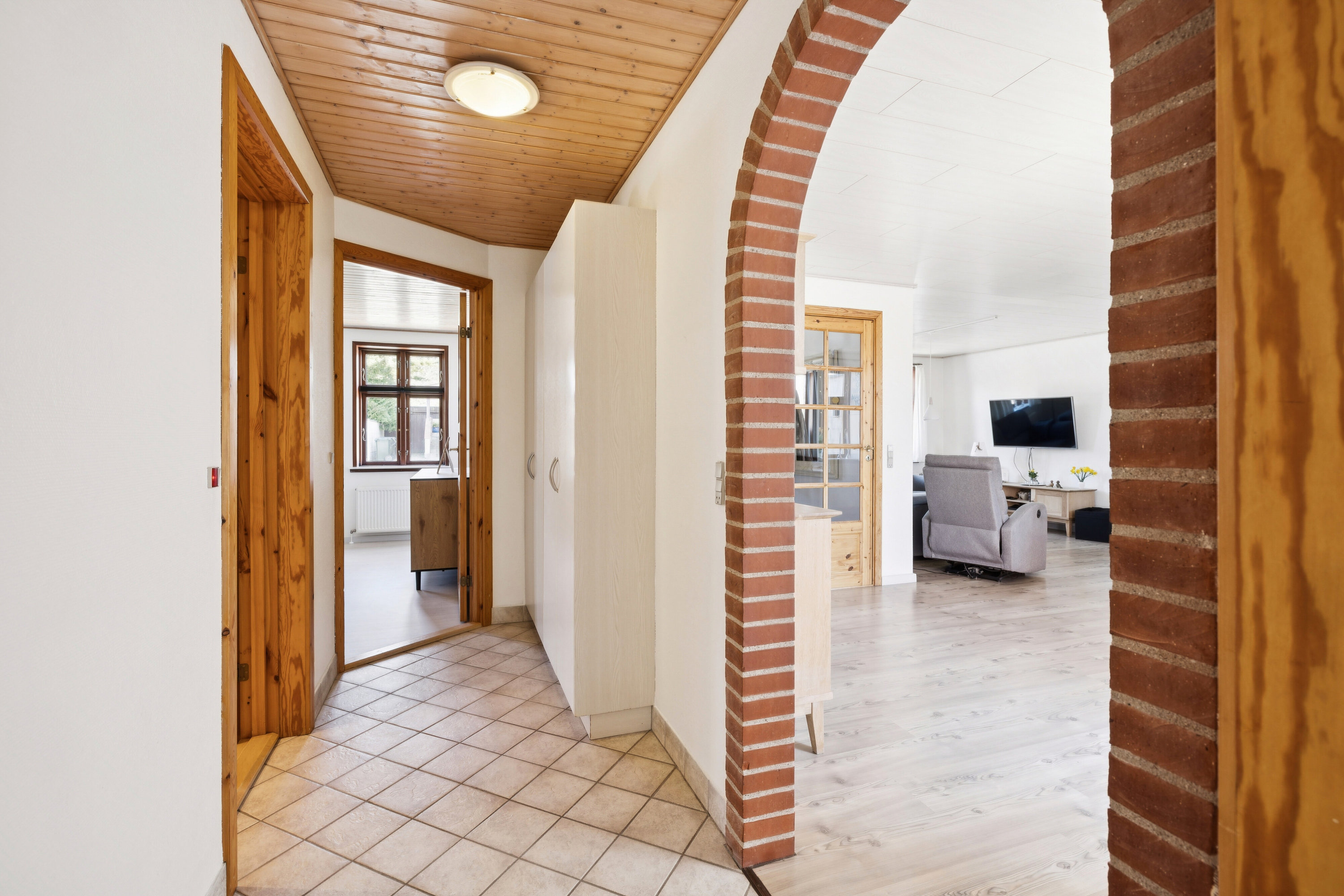 Fremhævet gang billede i fuldskærmstilstand. Billede af Hovedgaden 13, 5932 Humble