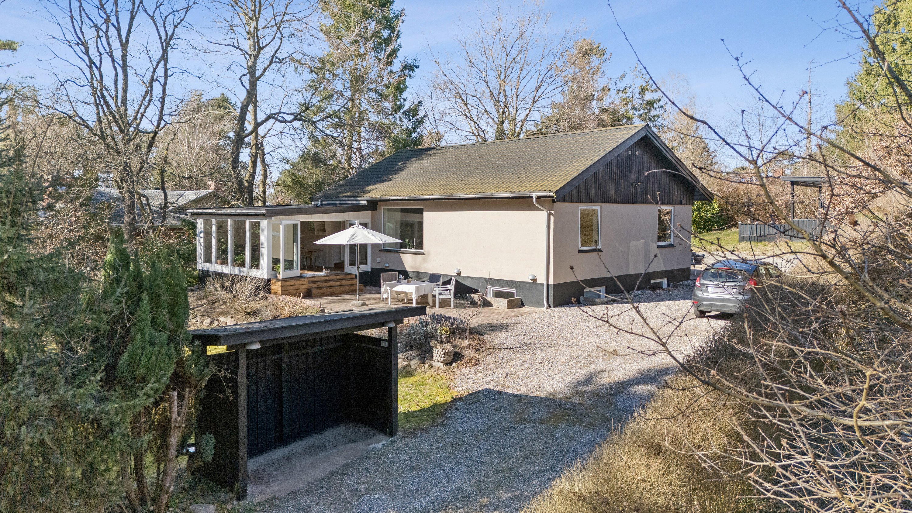 Fremhævet set fra vejen billede i fuldskærmstilstand. Billede af Hjortebjergvej 9, 3300 Frederiksværk