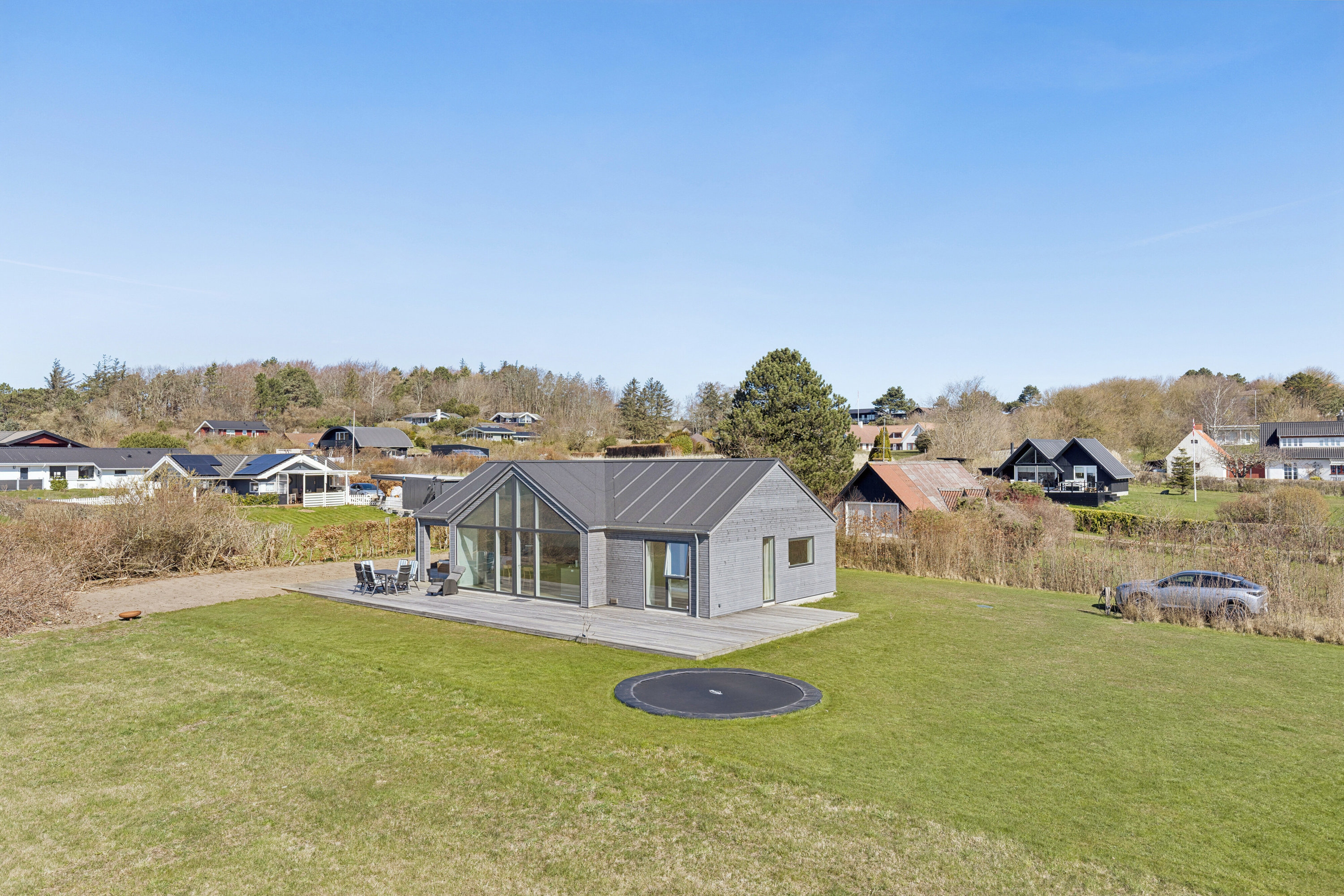 Miniaturebillede 1: set fra haven. Billede af Strandskrænten 32, 4400 Kalundborg