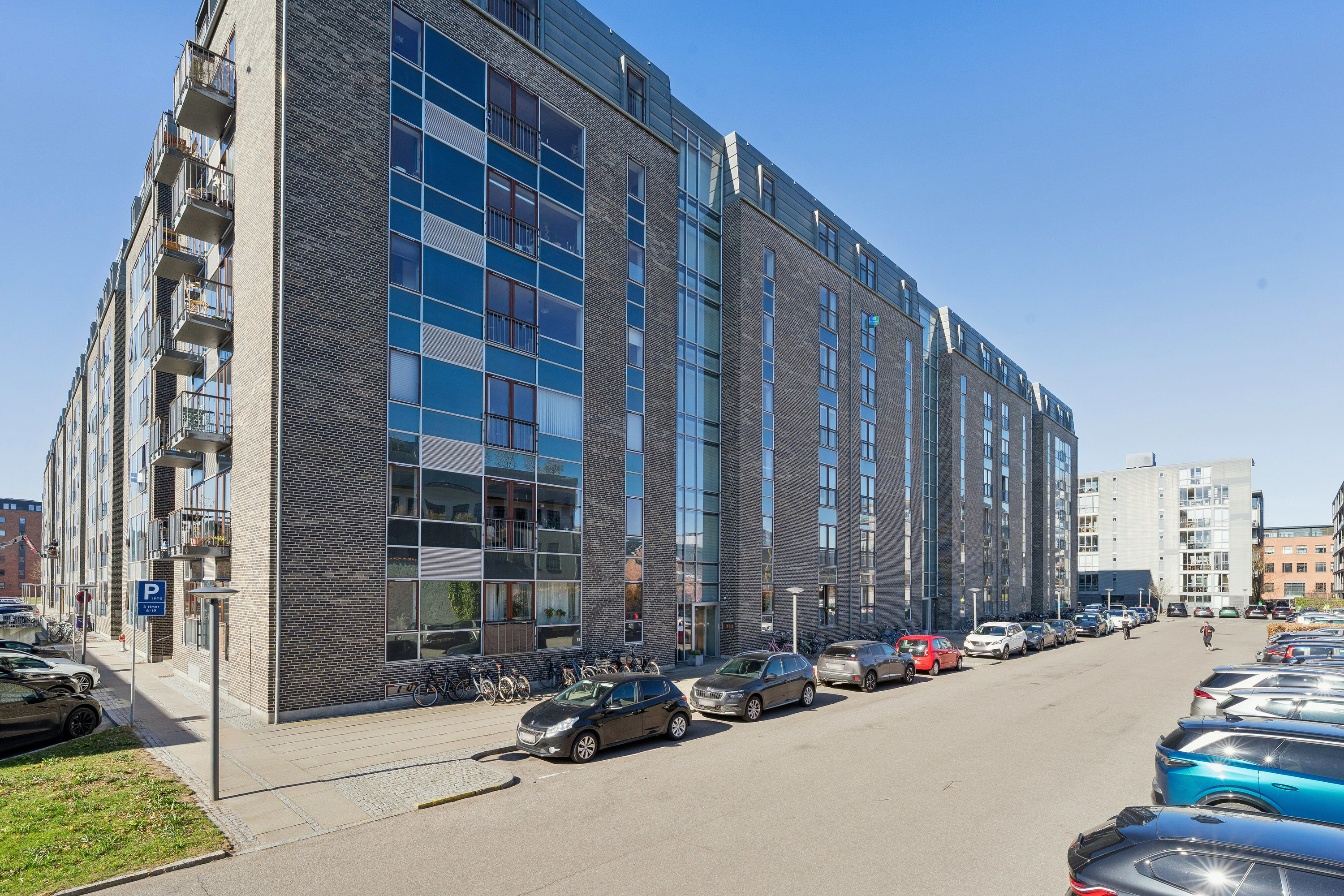 Fremhævet facade billede i fuldskærmstilstand. Billede af Carl Th. Zahles Gade 8, 2. th., 2300 København S