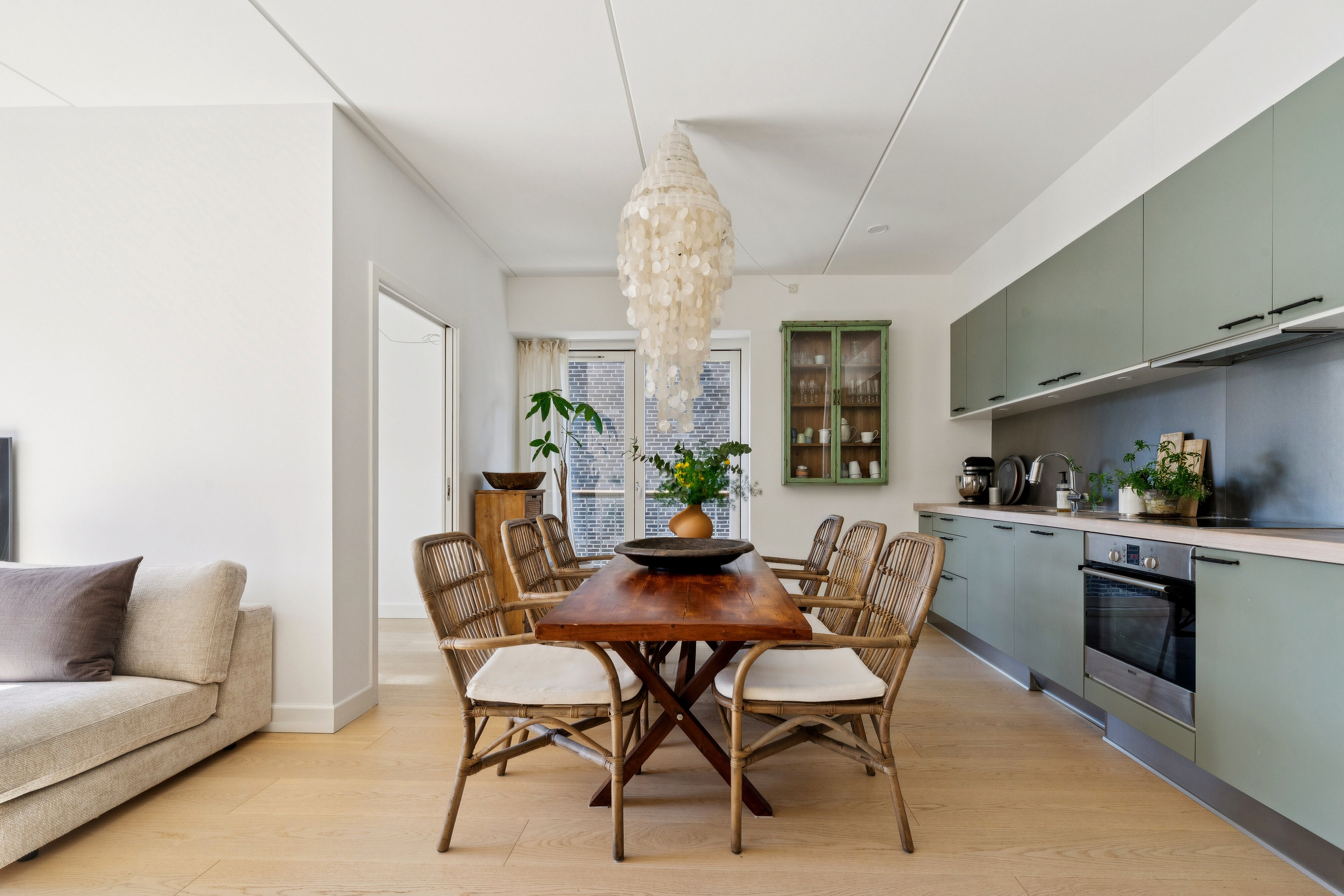 Fremhævet spisestue billede i fuldskærmstilstand. Billede af Carl Th. Zahles Gade 8, 2. th., 2300 København S