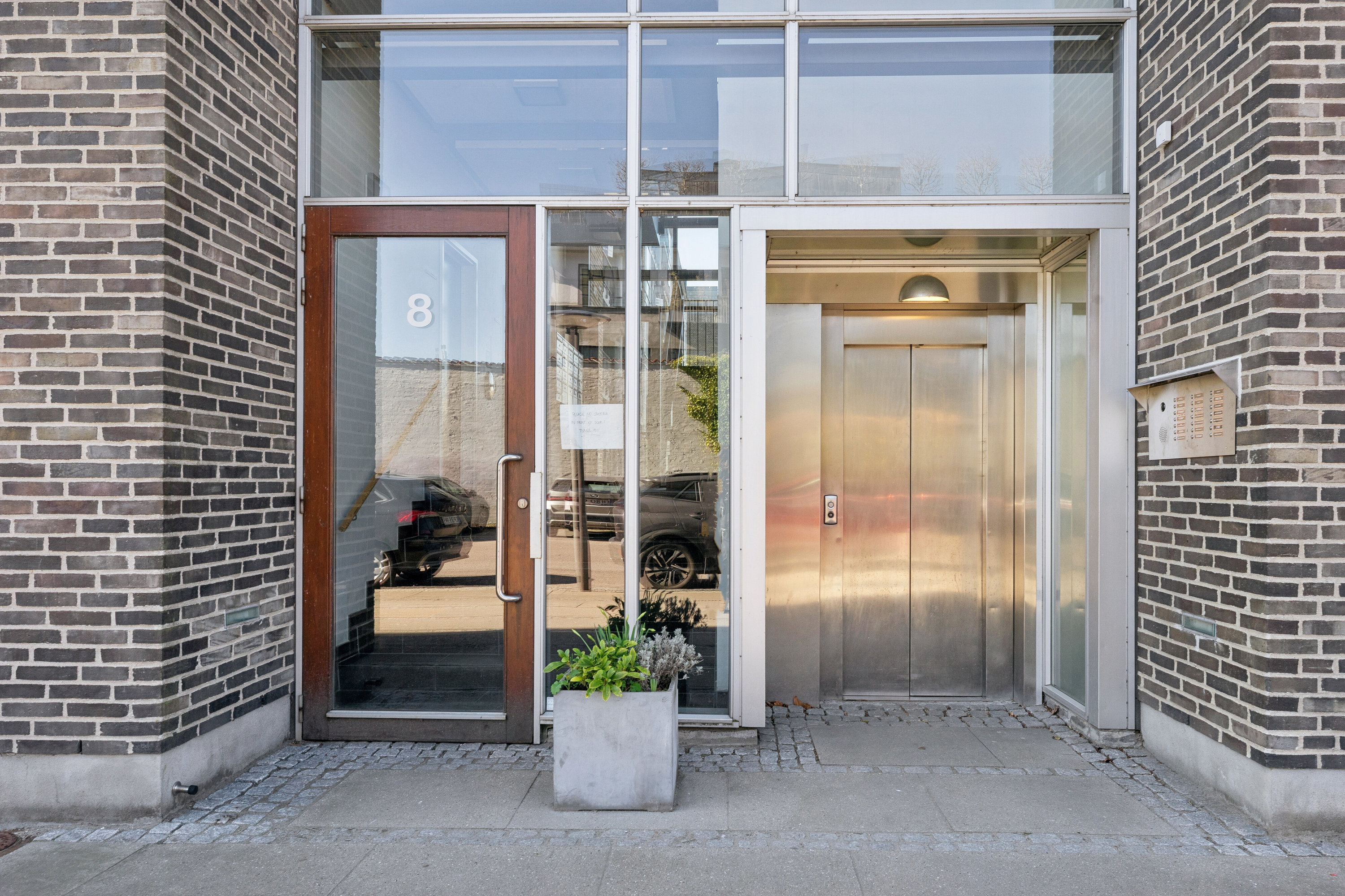 Fremhævet udendørs billede i fuldskærmstilstand. Billede af Carl Th. Zahles Gade 8, 2. th., 2300 København S