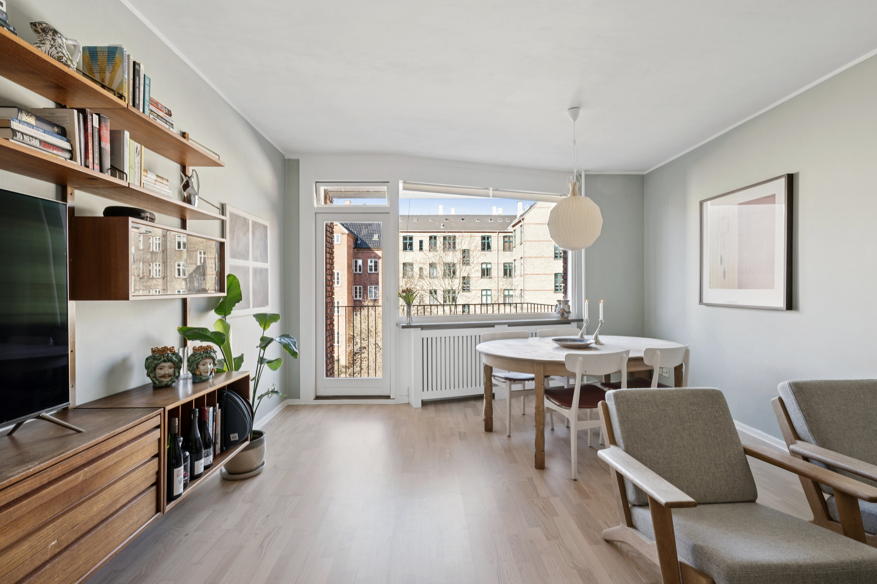 Fremhævet stue billede i fuldskærmstilstand. Billede af Randersgade 17, 3. th., 2100 København Ø