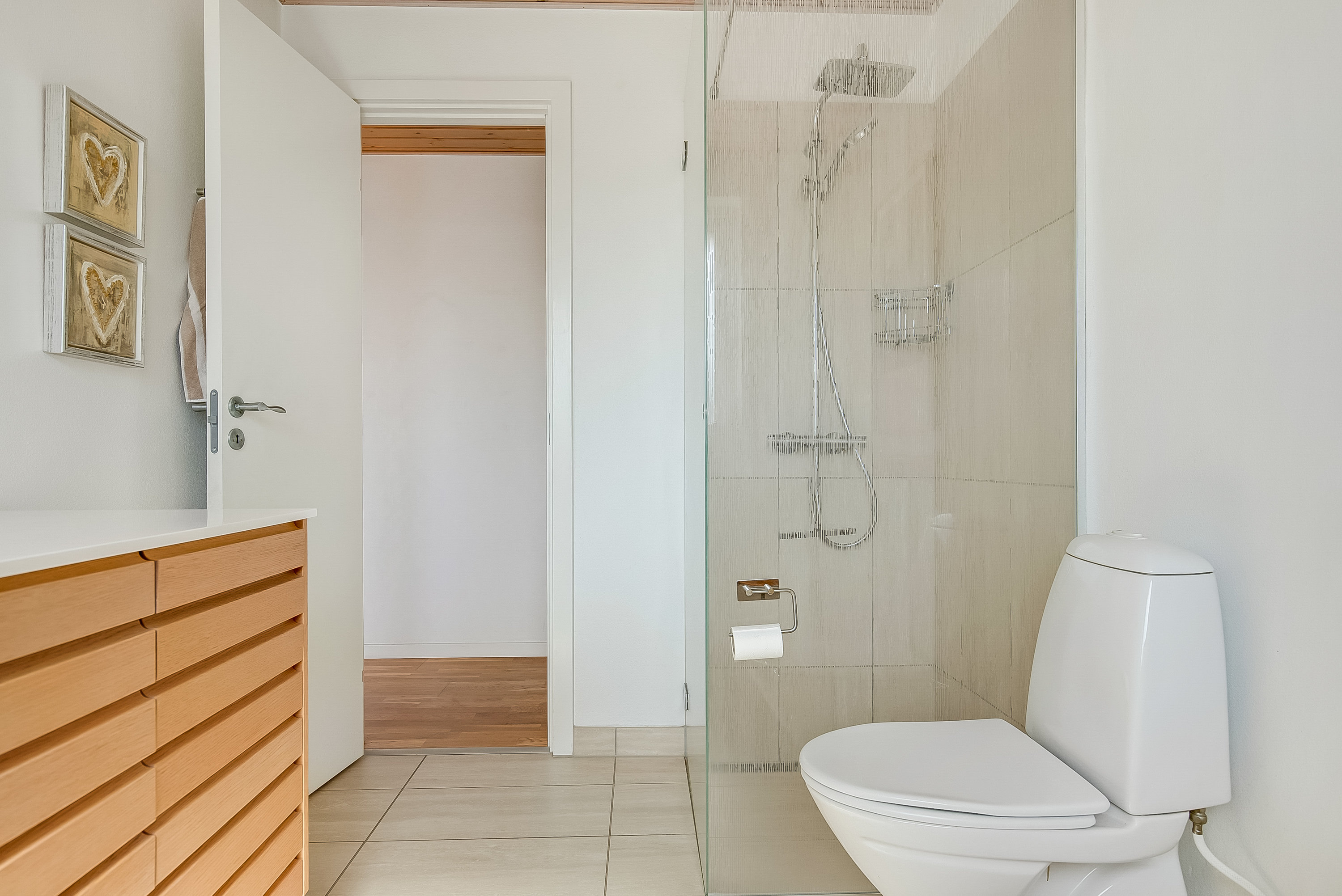 Fremhævet badeværelse billede i fuldskærmstilstand. Billede af Nordvangen 22, Bredballe, 7120 Vejle Øst