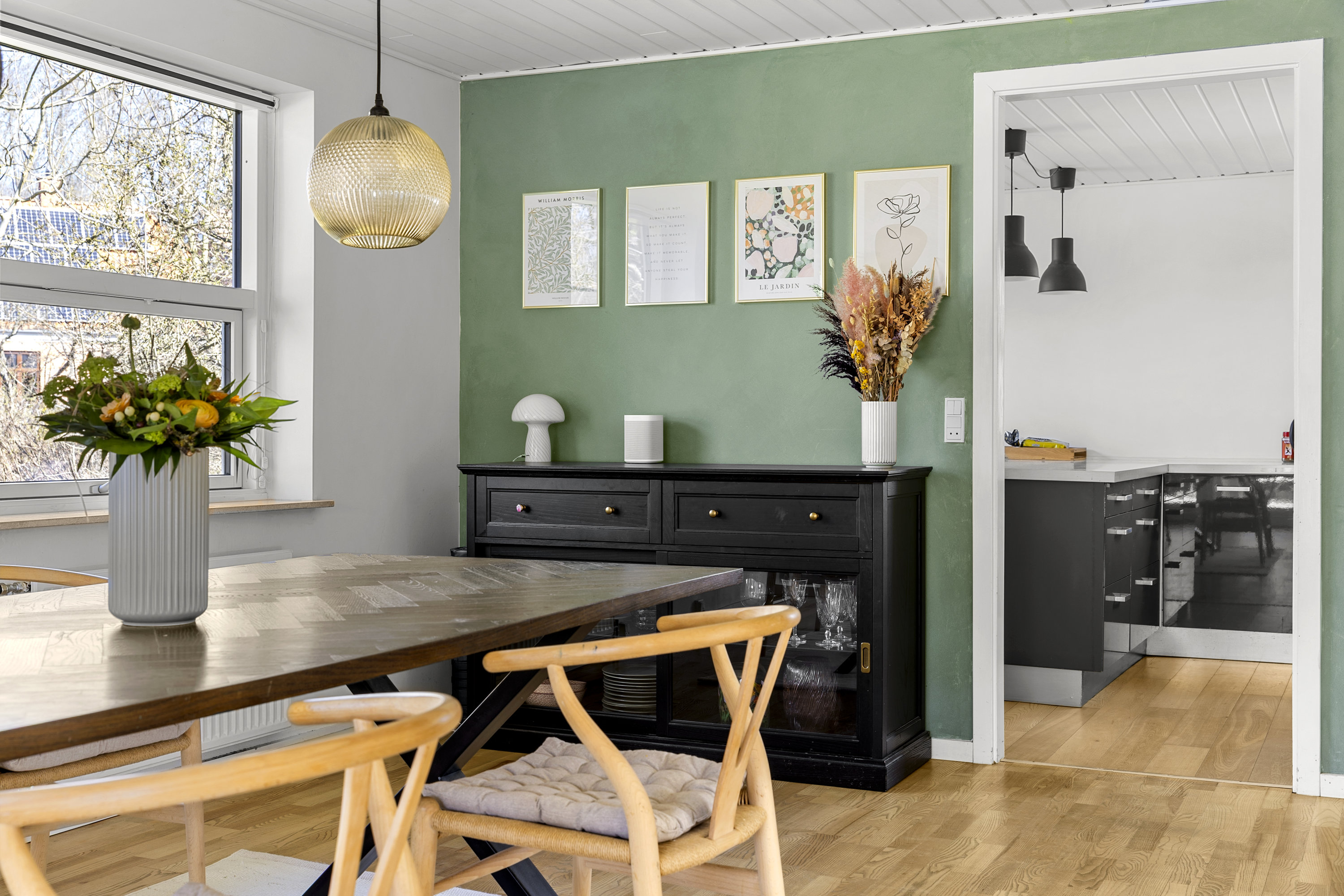 Fremhævet stue billede i fuldskærmstilstand. Billede af Ll. Ladegaardsvej 11B, 4180 Sorø