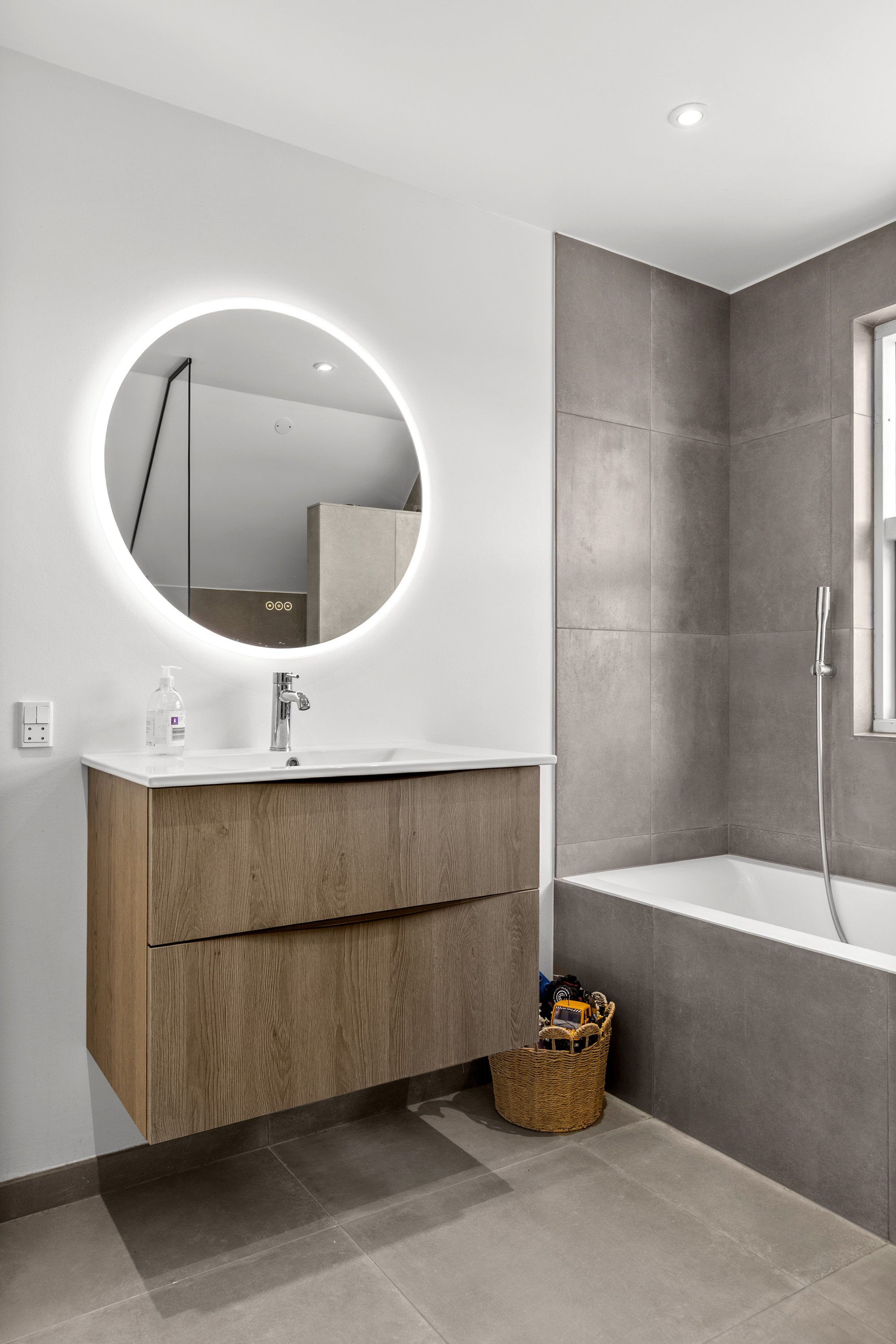 Fremhævet badeværelse billede i fuldskærmstilstand. Billede af Ll. Ladegaardsvej 11B, 4180 Sorø