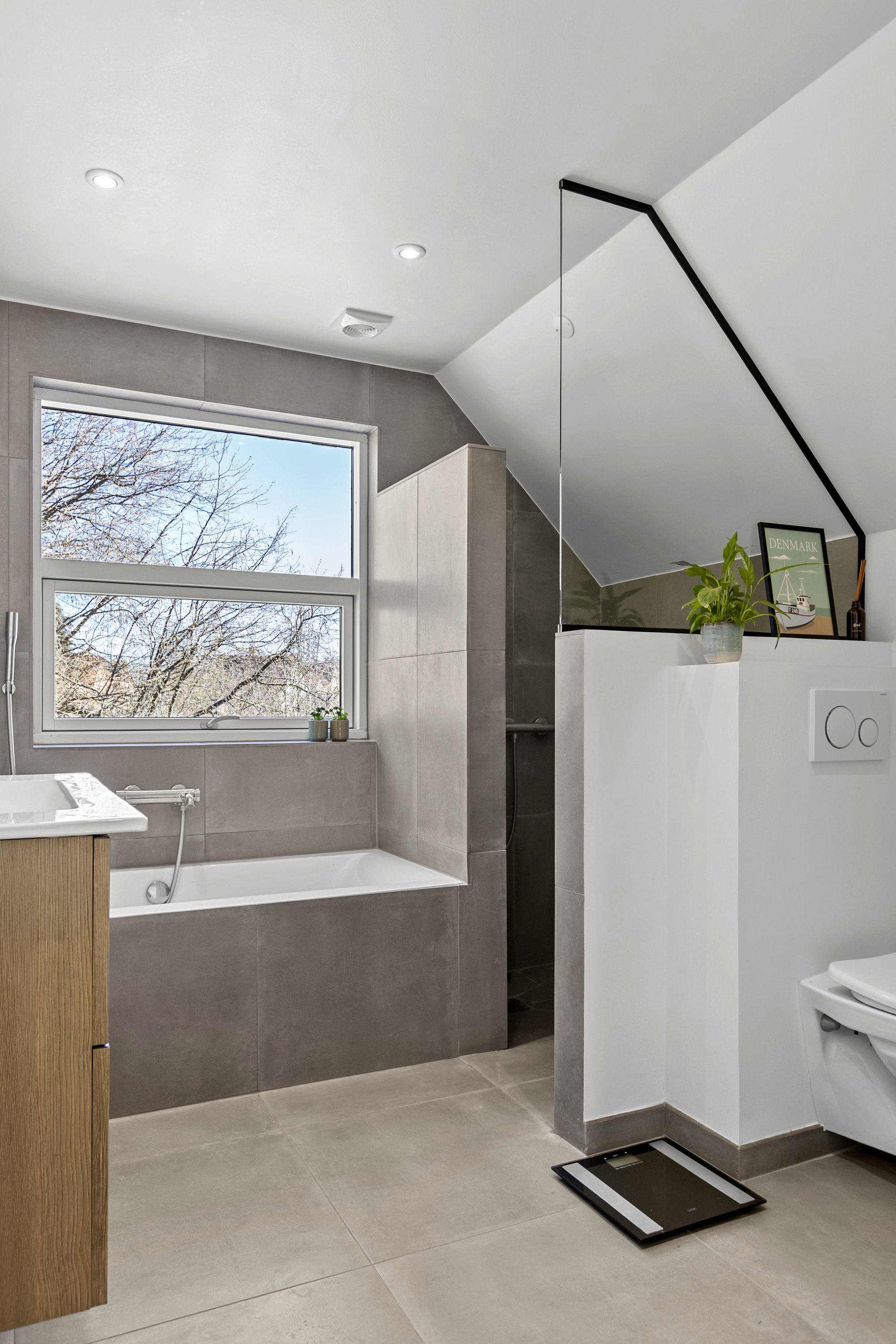 Fremhævet badeværelse billede i fuldskærmstilstand. Billede af Ll. Ladegaardsvej 11B, 4180 Sorø