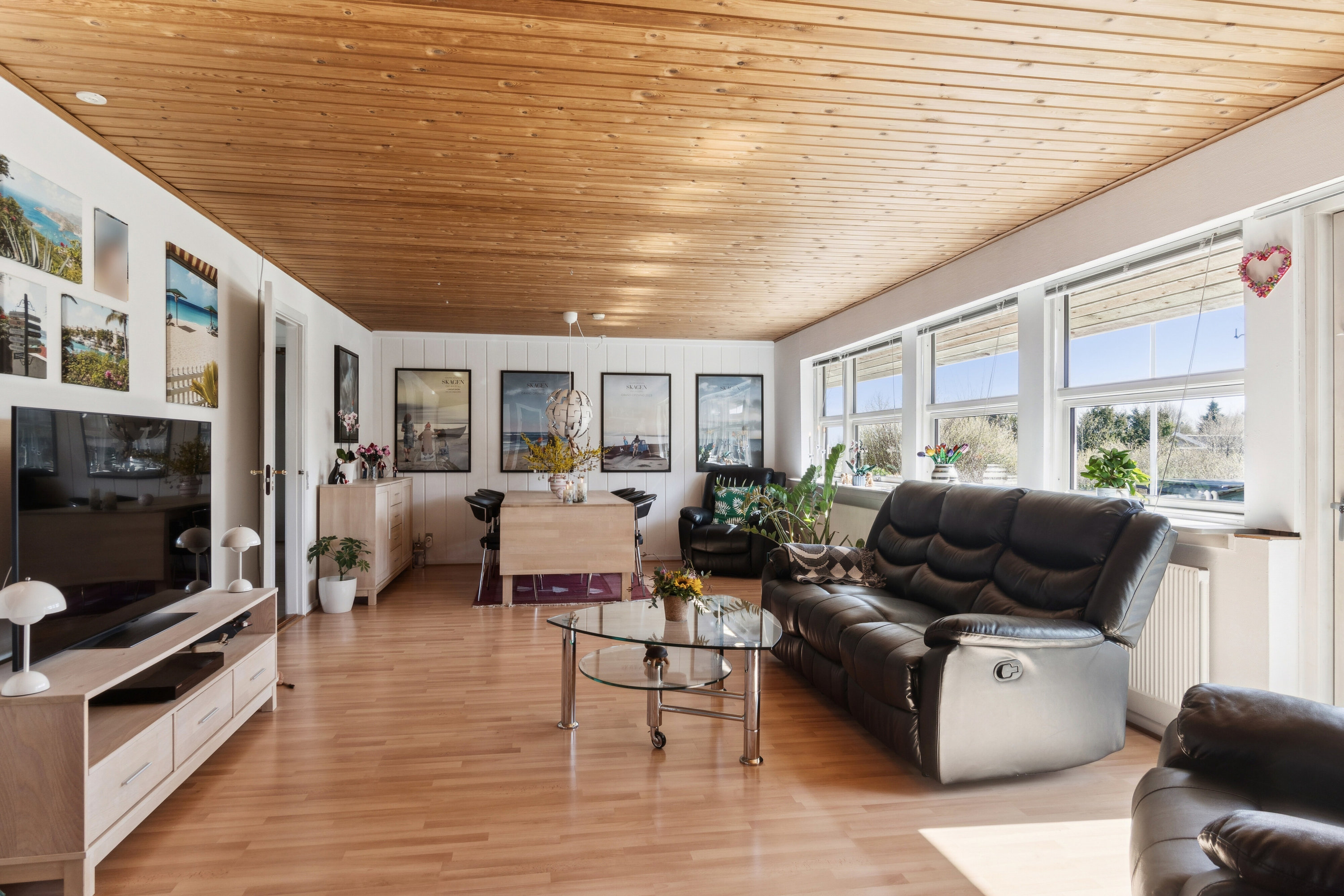 Fremhævet stue billede i fuldskærmstilstand. Billede af Poppelbakken 21, 4400 Kalundborg