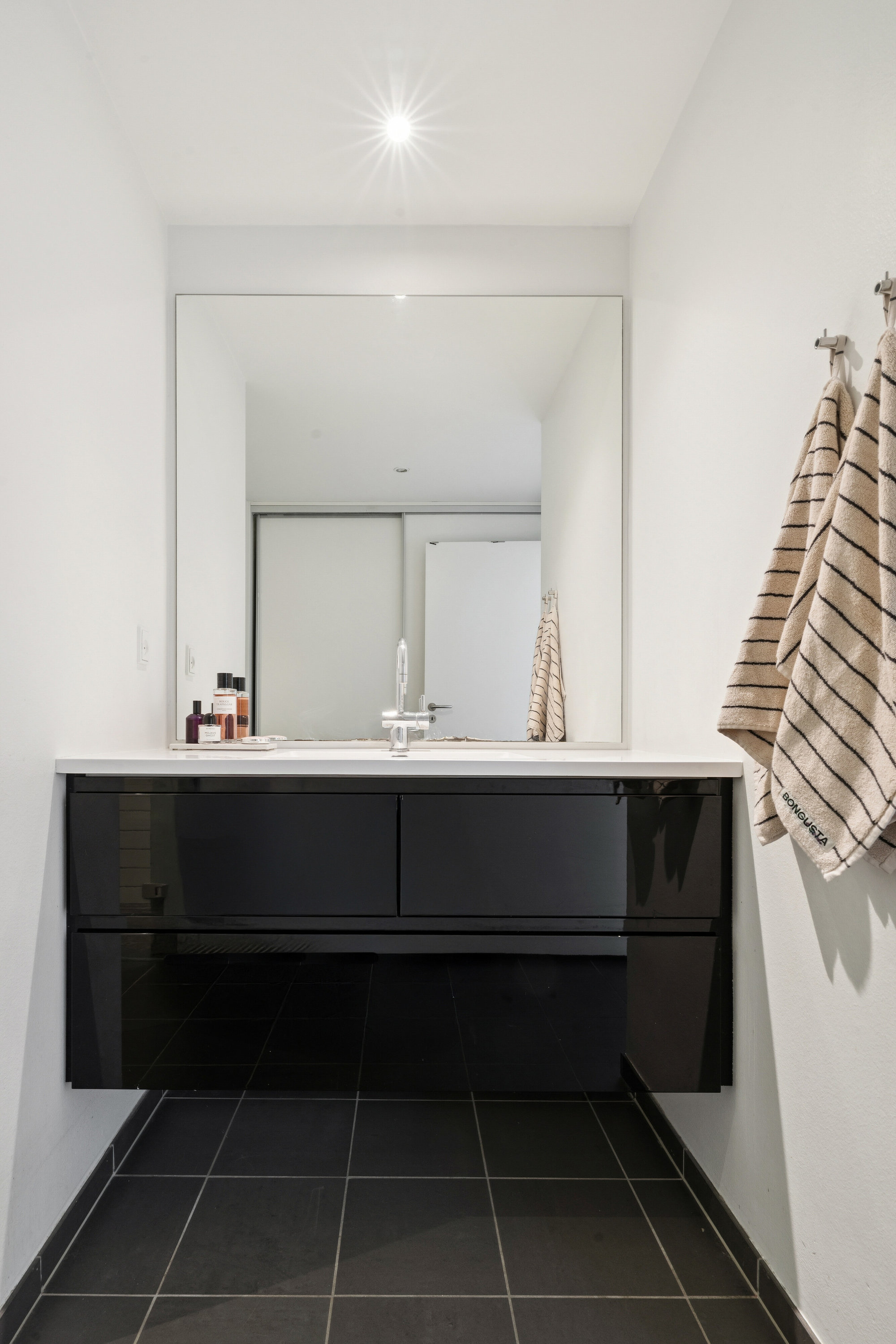 Fremhævet badeværelse billede i fuldskærmstilstand. Billede af Islands Brygge 36C, 5. 3., 2300 København S