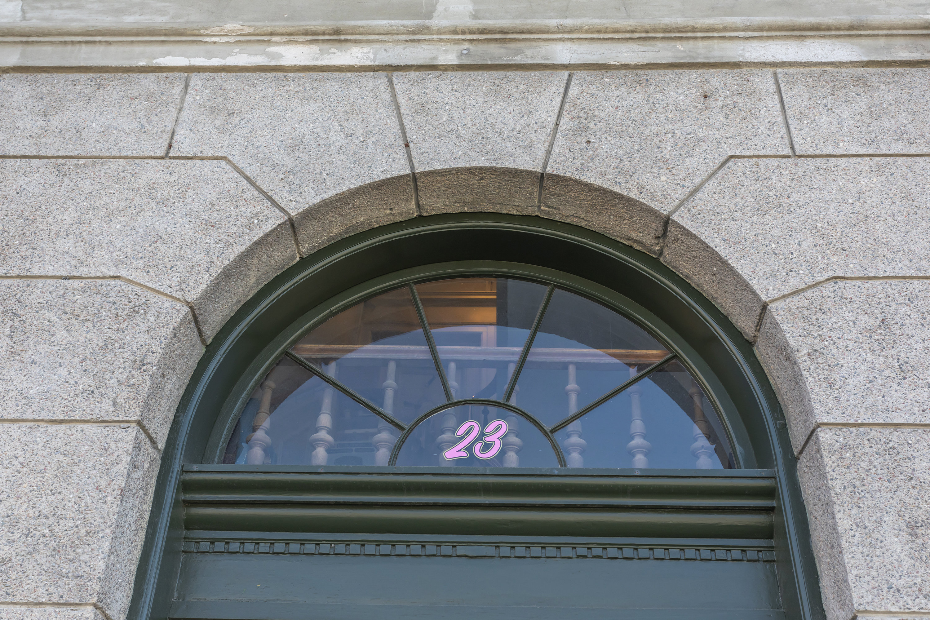 Fremhævet facade billede i fuldskærmstilstand. Billede af Englandsvej 23, 2. tv., 2300 København S