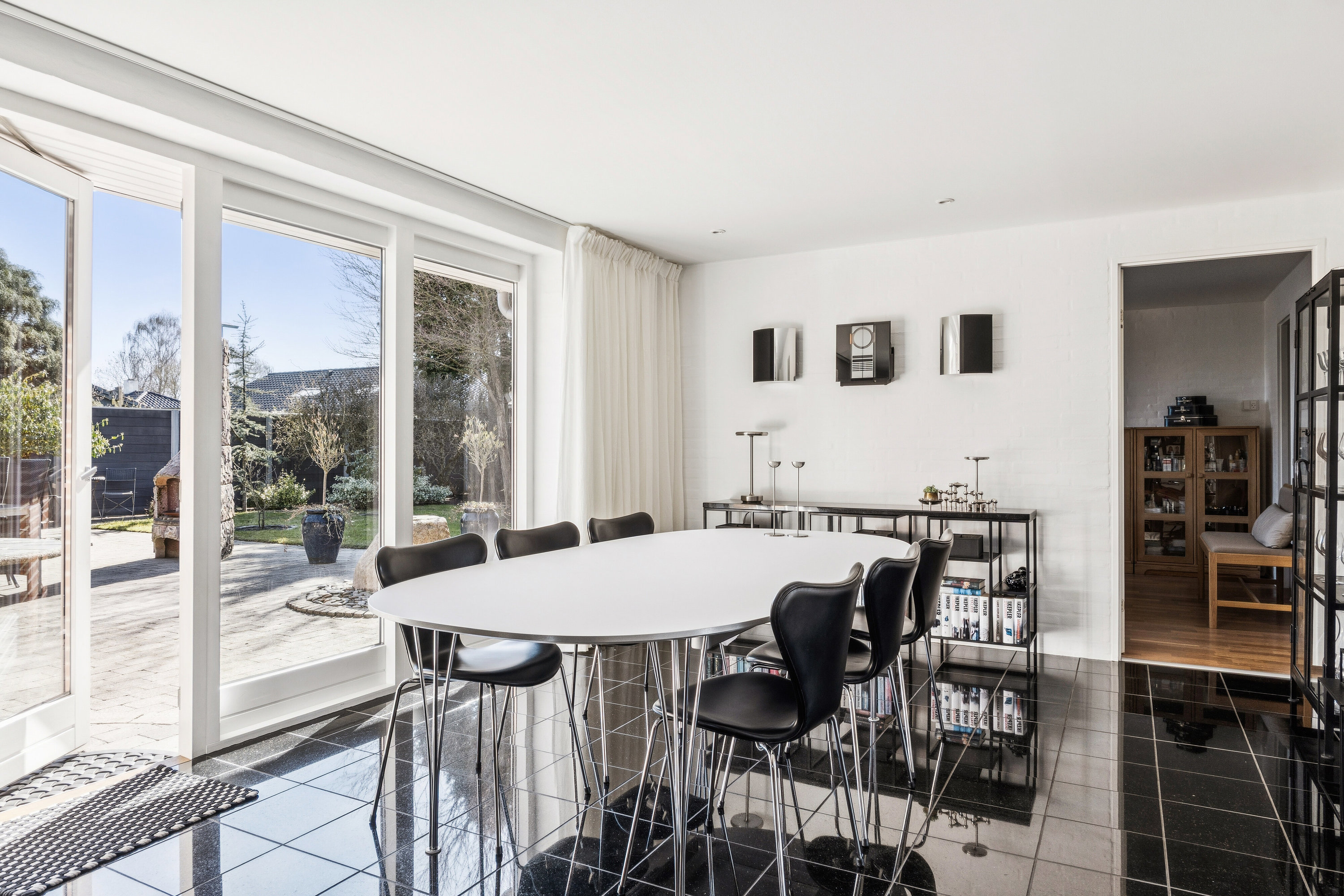 Fremhævet spisestue billede i fuldskærmstilstand. Billede af Grønningen 22, Smedeby, 6340 Kruså