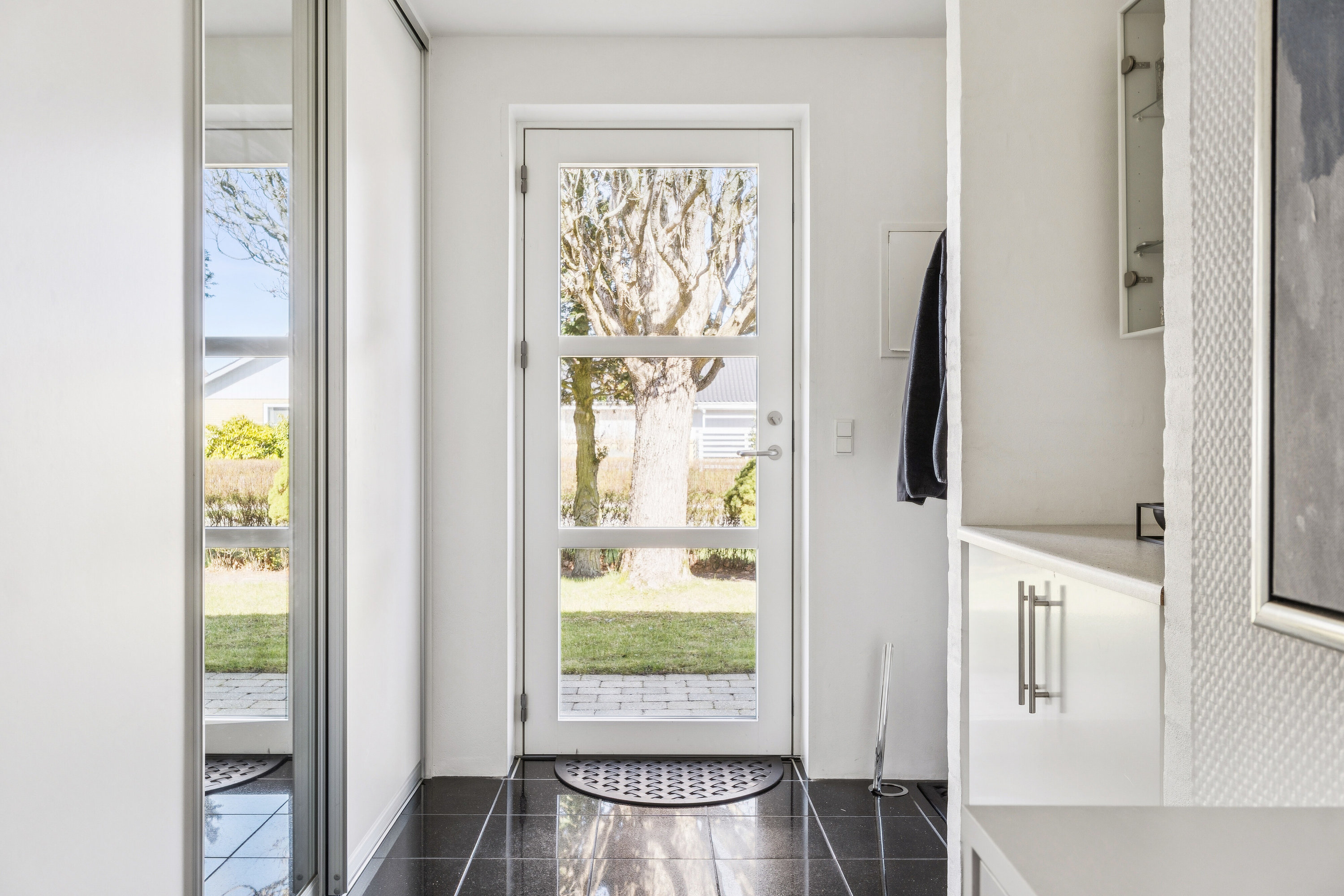 Fremhævet hall billede i fuldskærmstilstand. Billede af Grønningen 22, Smedeby, 6340 Kruså