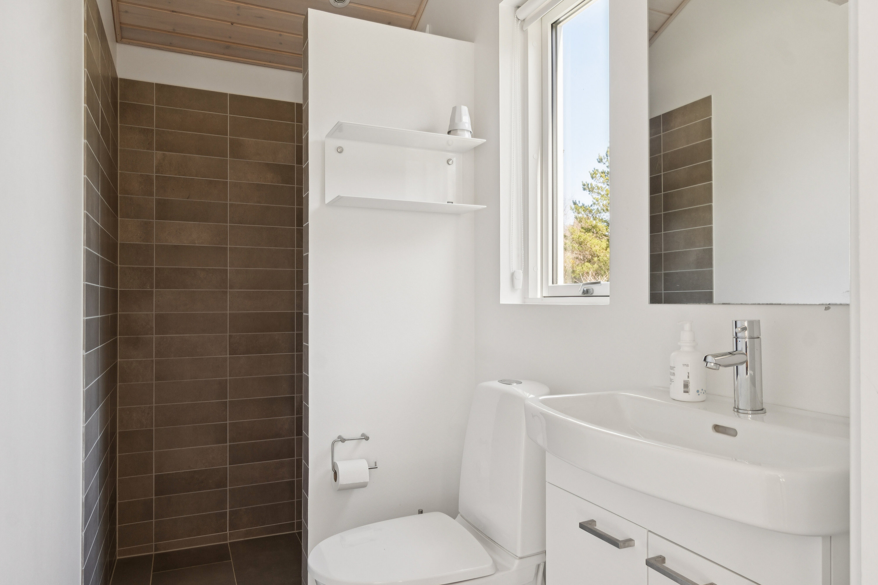 Fremhævet badeværelse billede i fuldskærmstilstand. Billede af Hejrevang 1, Tengslemrk L, 4573 Højby