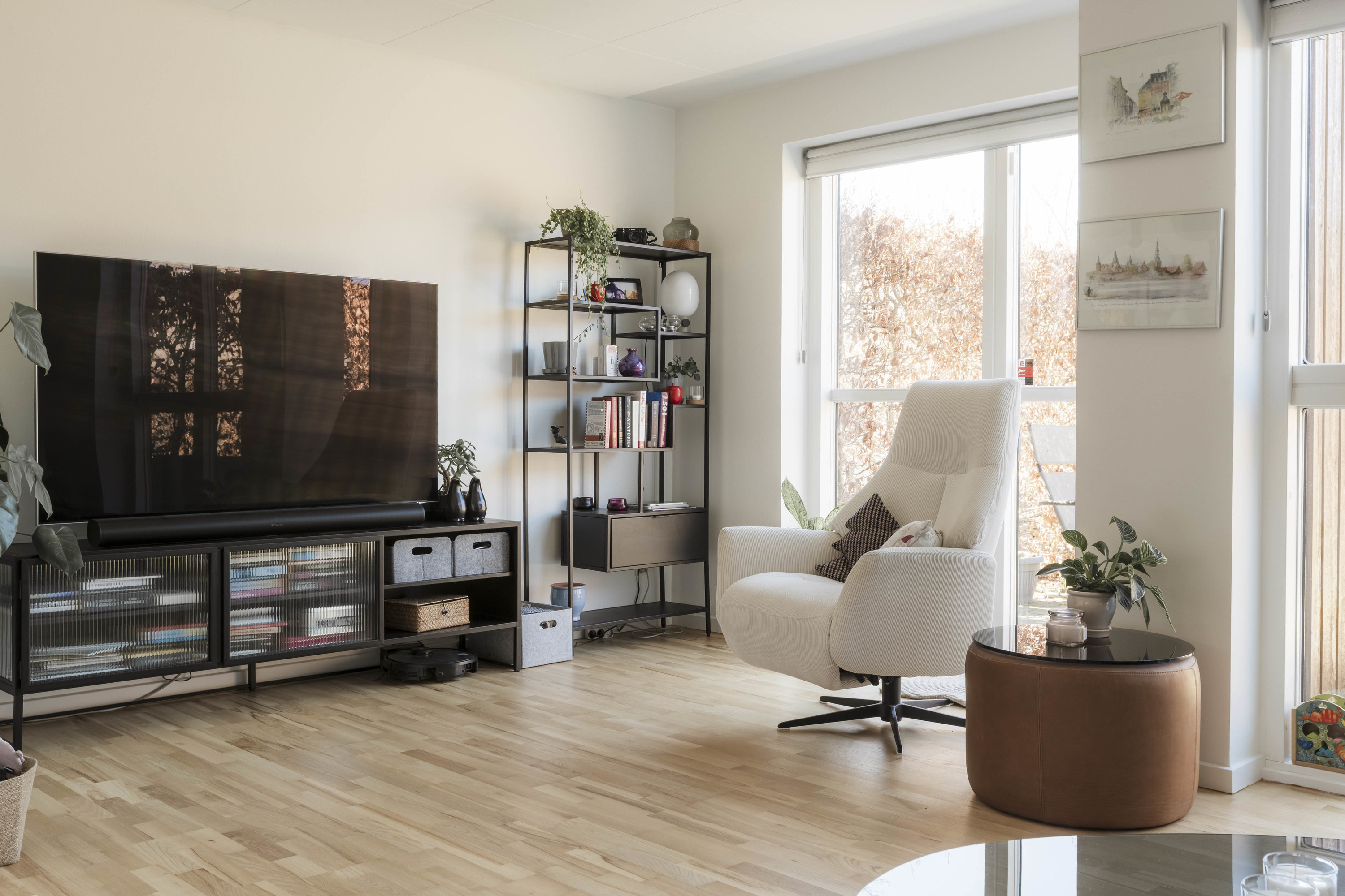 Fremhævet stue billede i fuldskærmstilstand. Billede af Marbæk Park 35, 2750 Ballerup