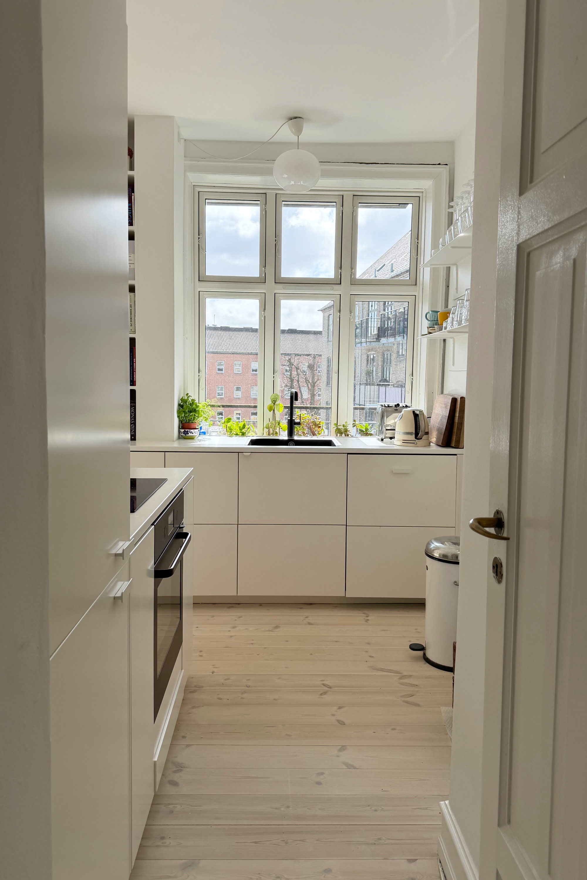 Fremhævet  billede i fuldskærmstilstand. Billede af Lille Strandvej 2C, 3. tv., 2900 Hellerup