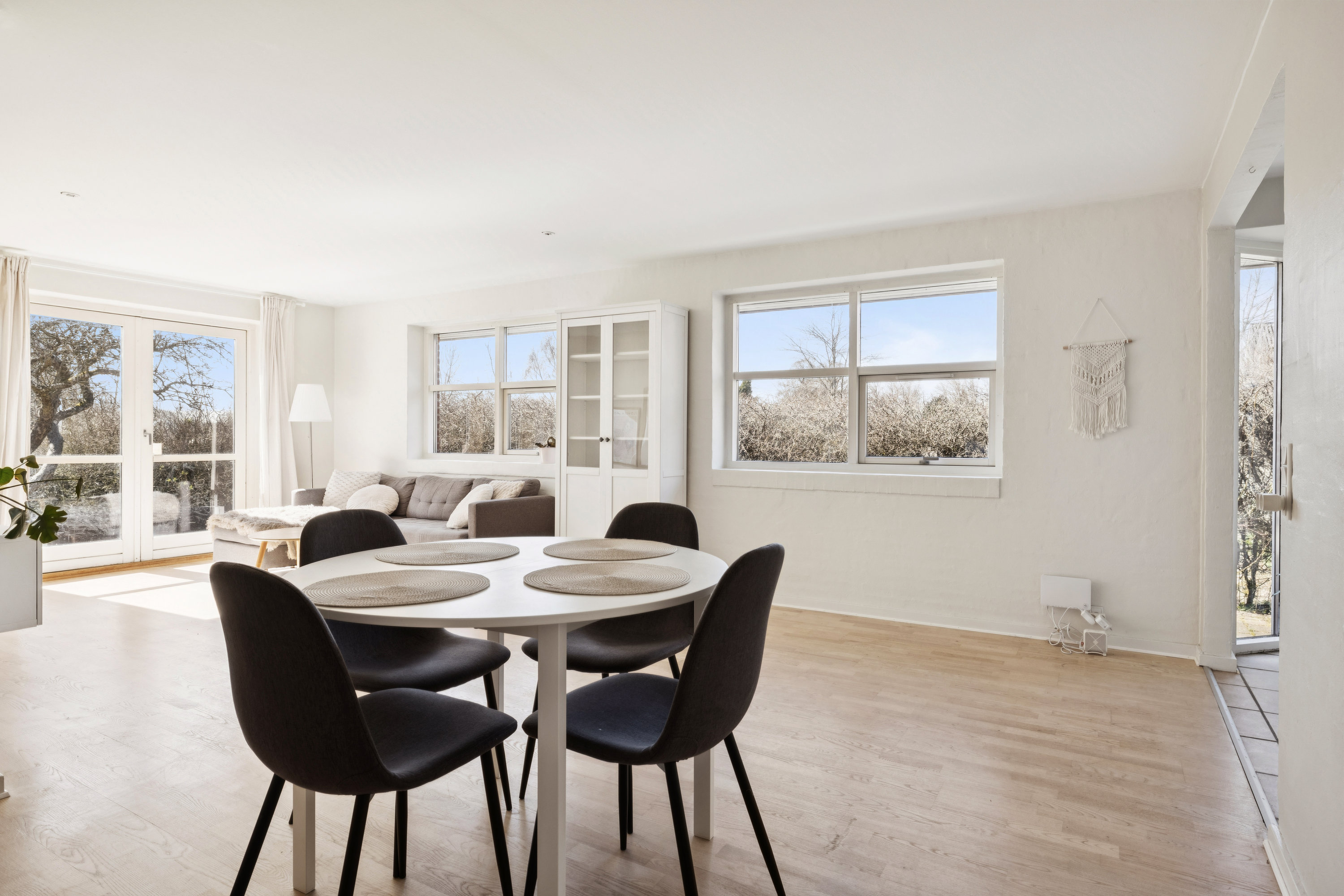 Fremhævet stue billede i fuldskærmstilstand. Billede af Skovvej 52, 8550 Ryomgård