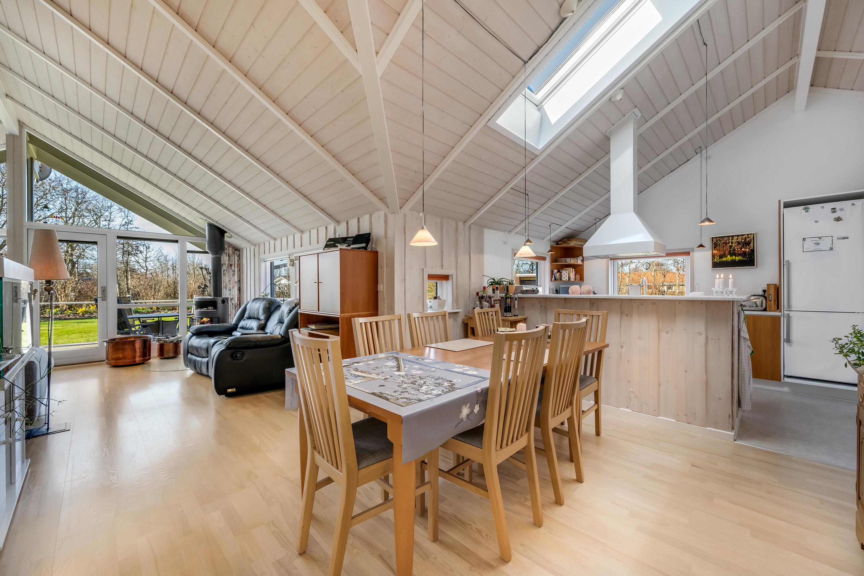 Fremhævet stue billede i fuldskærmstilstand. Billede af Vibevænget 14, Bork Havn, 6893 Hemmet