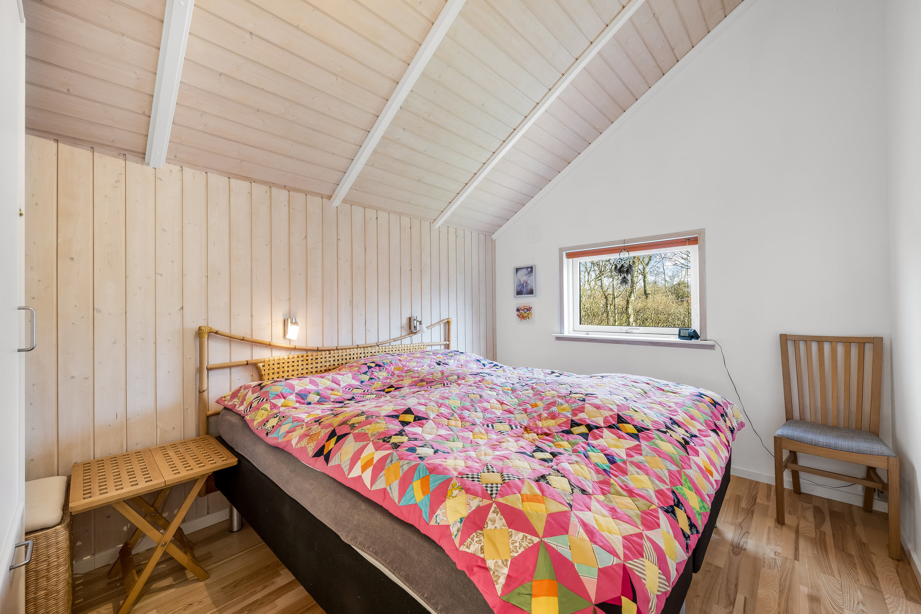 Fremhævet soveværelse billede i fuldskærmstilstand. Billede af Vibevænget 14, Bork Havn, 6893 Hemmet