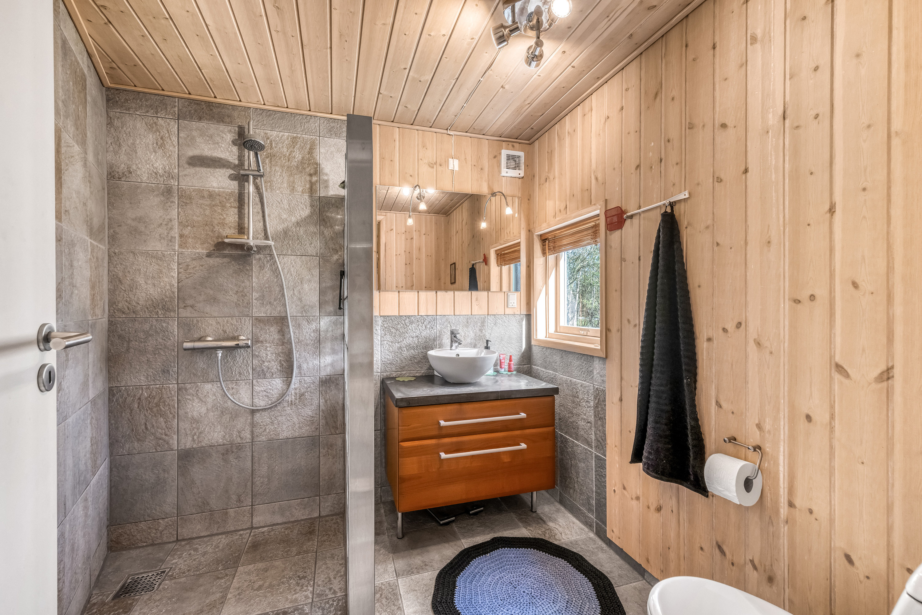 Fremhævet badeværelse billede i fuldskærmstilstand. Billede af Vestervang 29, Lønne, 6830 Nørre Nebel