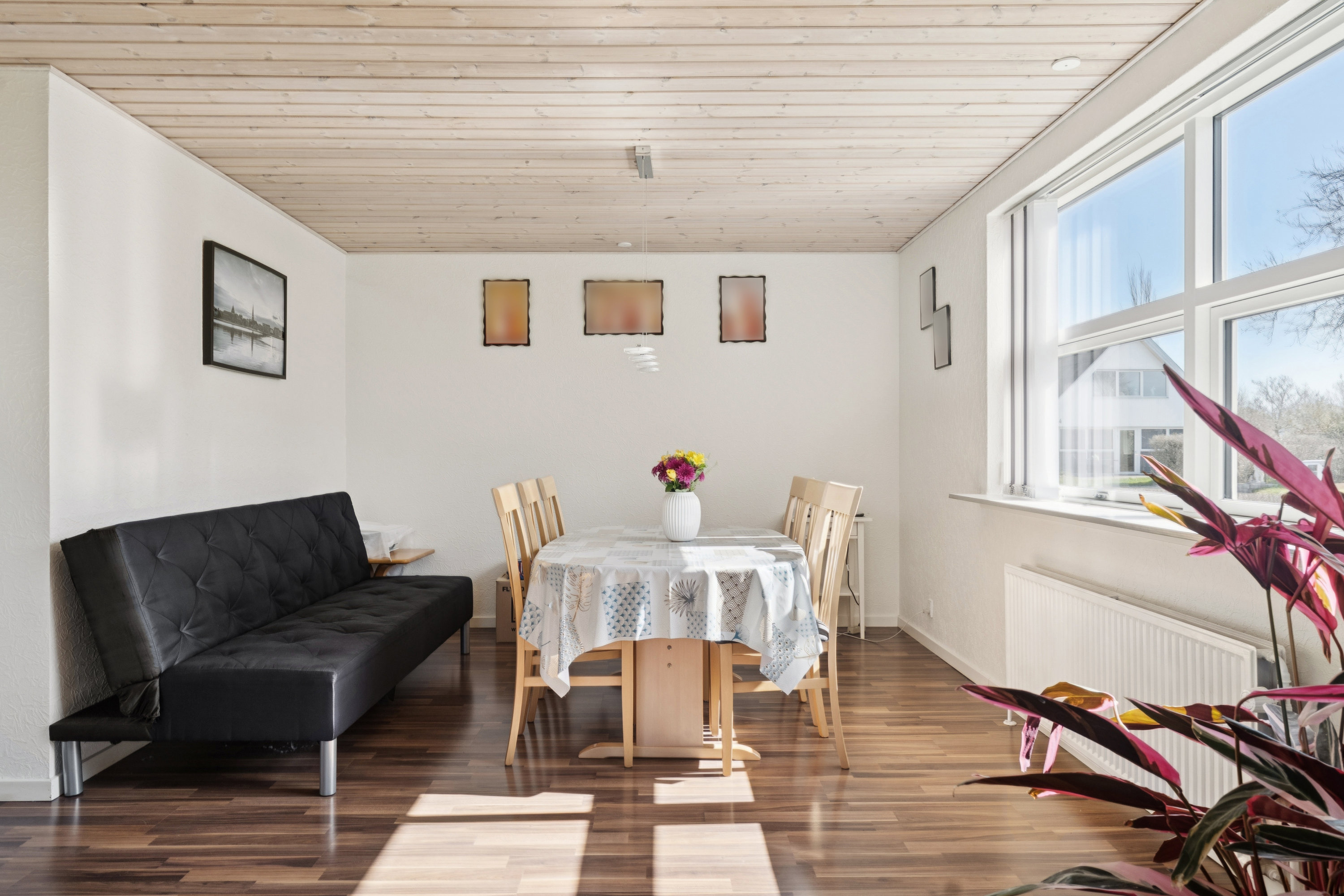 Fremhævet stue billede i fuldskærmstilstand. Billede af Madekildeengen 42, 8850 Bjerringbro