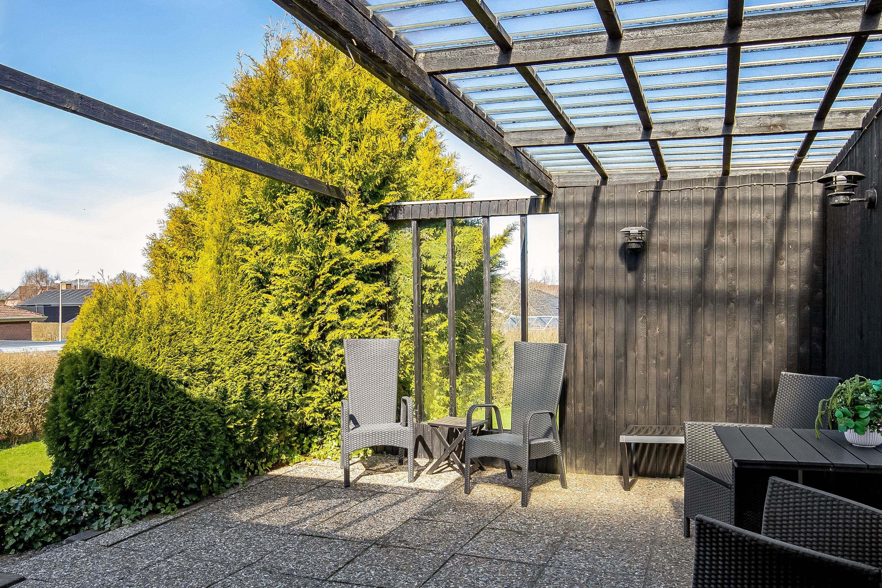 Fremhævet terrasse billede i fuldskærmstilstand. Billede af Mølholm Landevej 11, Mølholm, 7100 Vejle