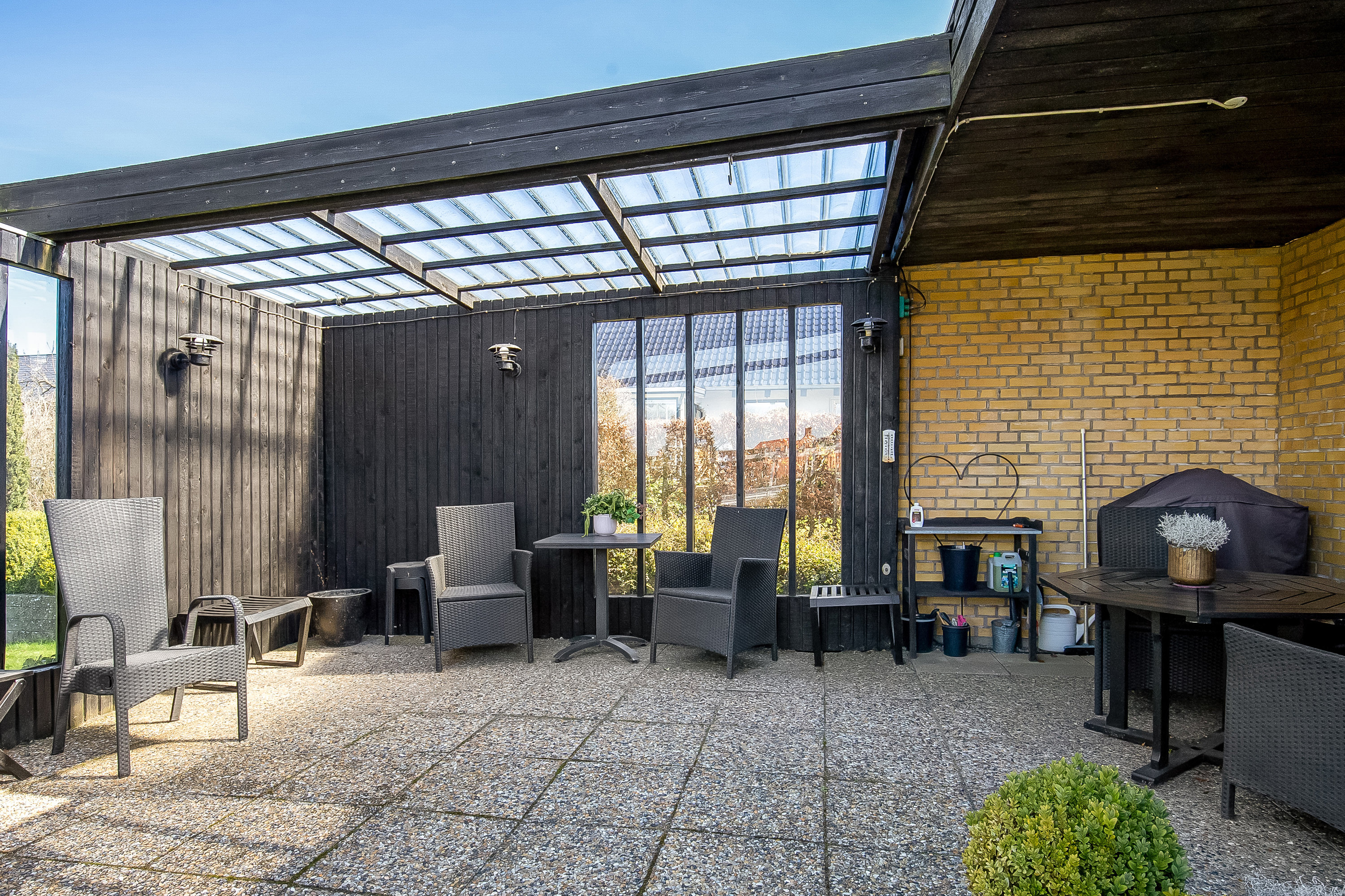 Fremhævet terrasse billede i fuldskærmstilstand. Billede af Mølholm Landevej 11, Mølholm, 7100 Vejle