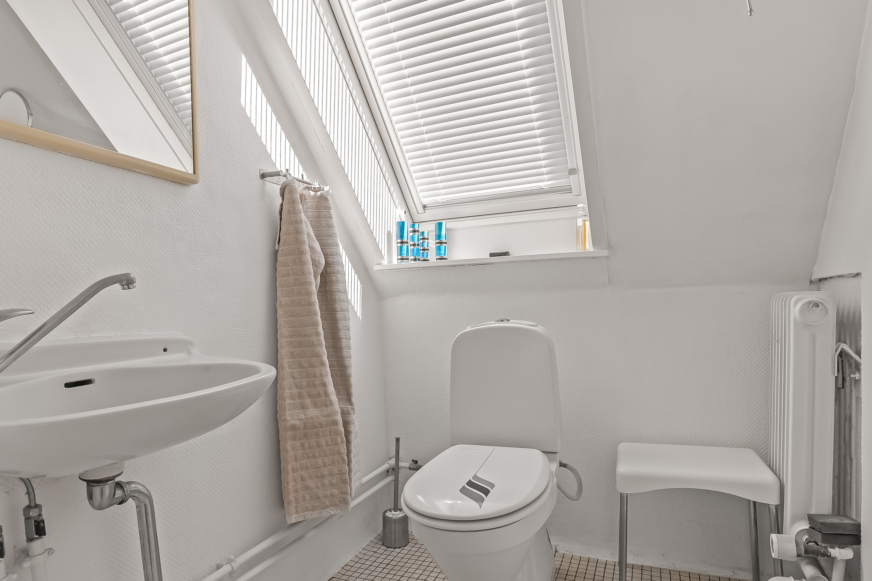 Fremhævet toilet billede i fuldskærmstilstand. Billede af Mølholm Landevej 11, Mølholm, 7100 Vejle