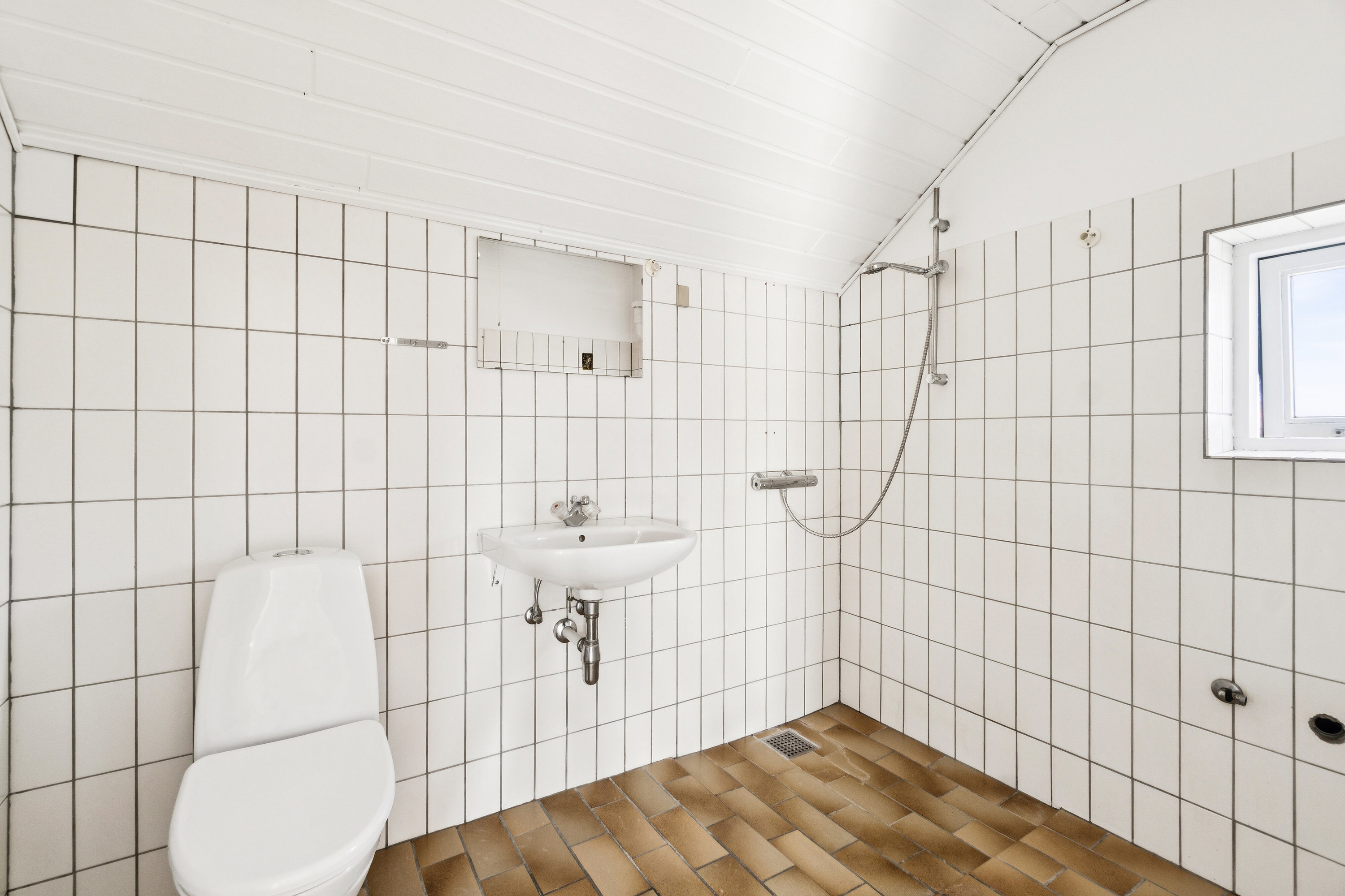 Fremhævet badeværelse billede i fuldskærmstilstand. Billede af Anemonevænget 13, 7730 Hanstholm