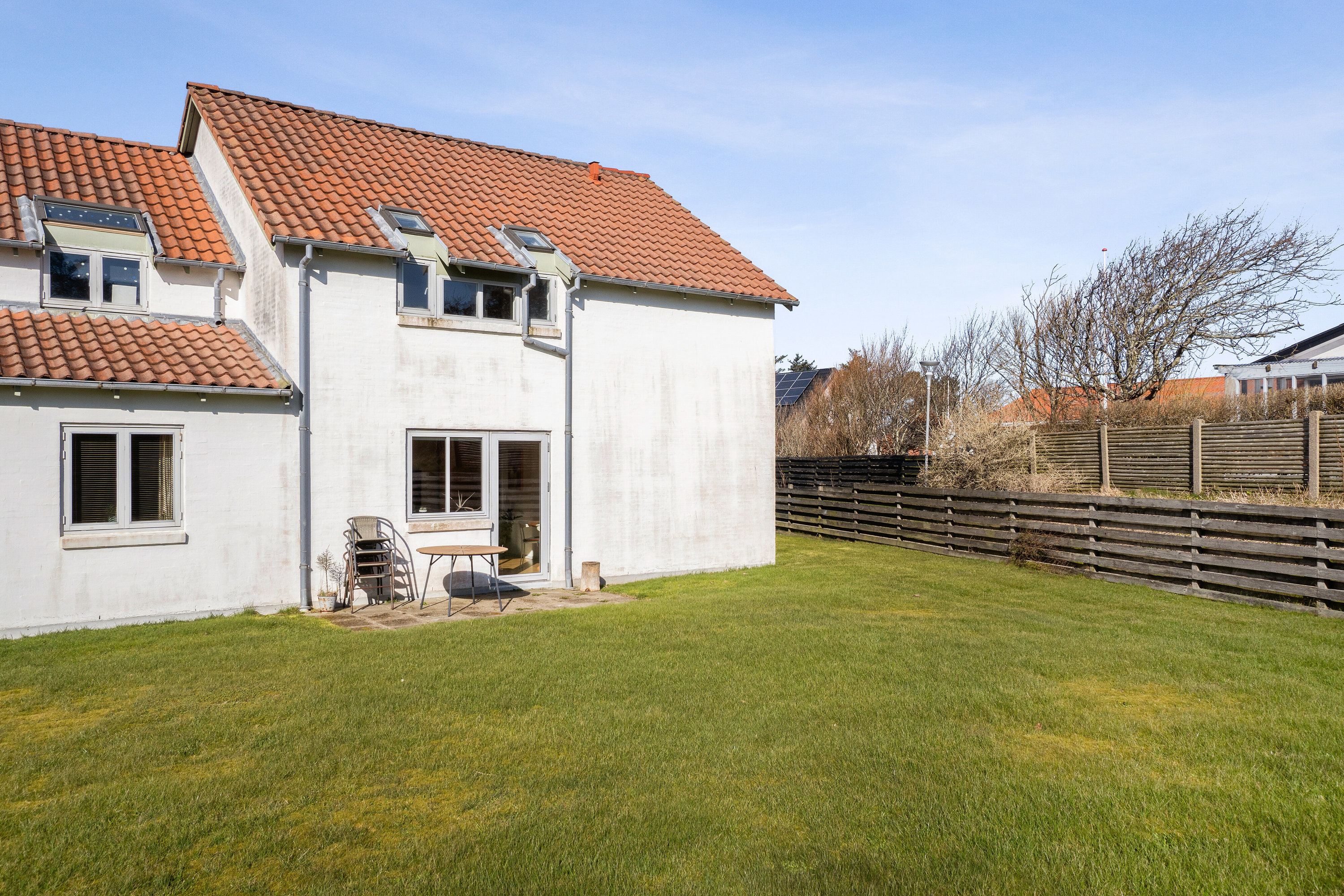 Fremhævet set fra haven billede i fuldskærmstilstand. Billede af Anemonevænget 13, 7730 Hanstholm