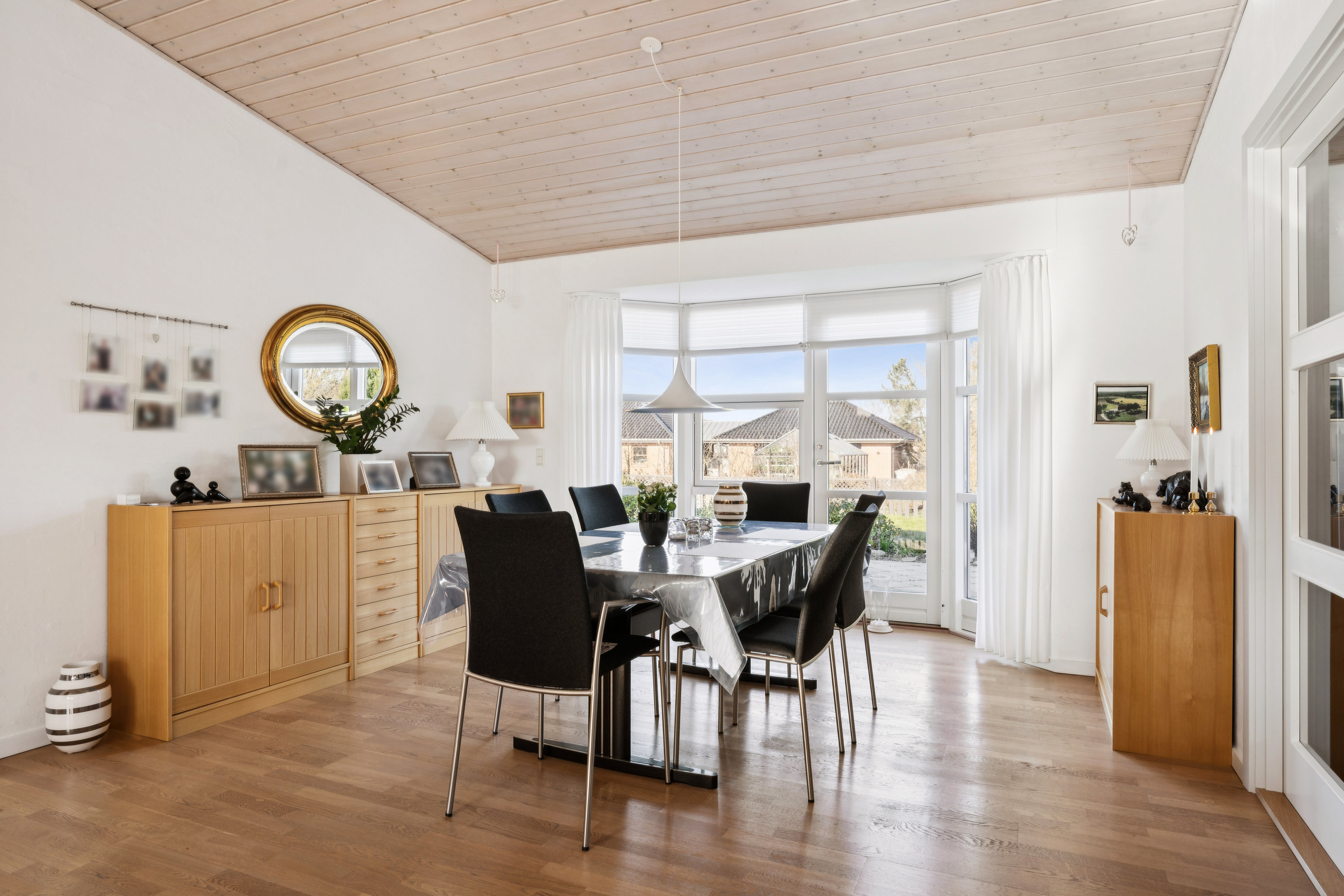 Fremhævet stue billede i fuldskærmstilstand. Billede af Østergårdsvej 3, Vivild, 8961 Allingåbro