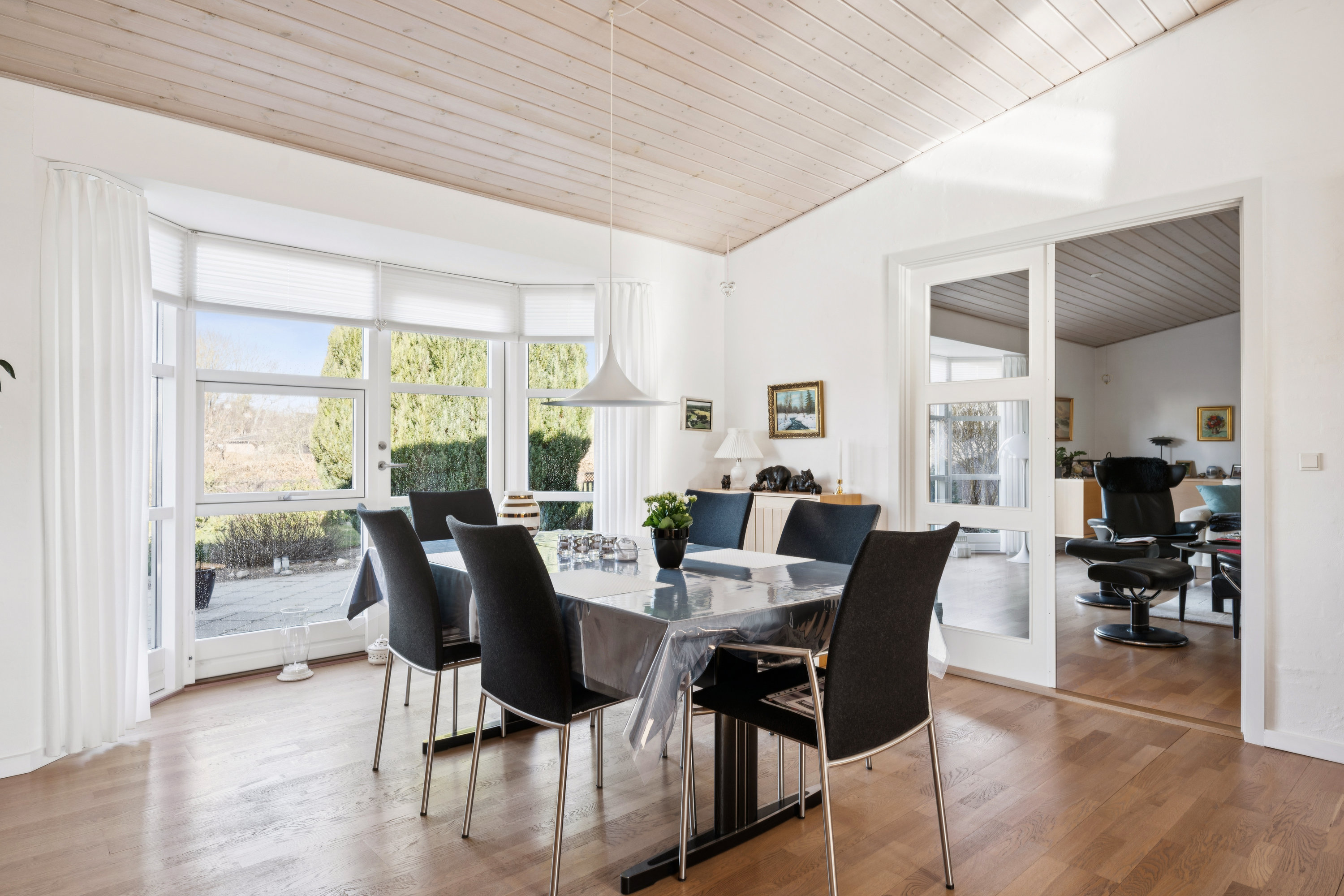 Fremhævet stue billede i fuldskærmstilstand. Billede af Østergårdsvej 3, Vivild, 8961 Allingåbro