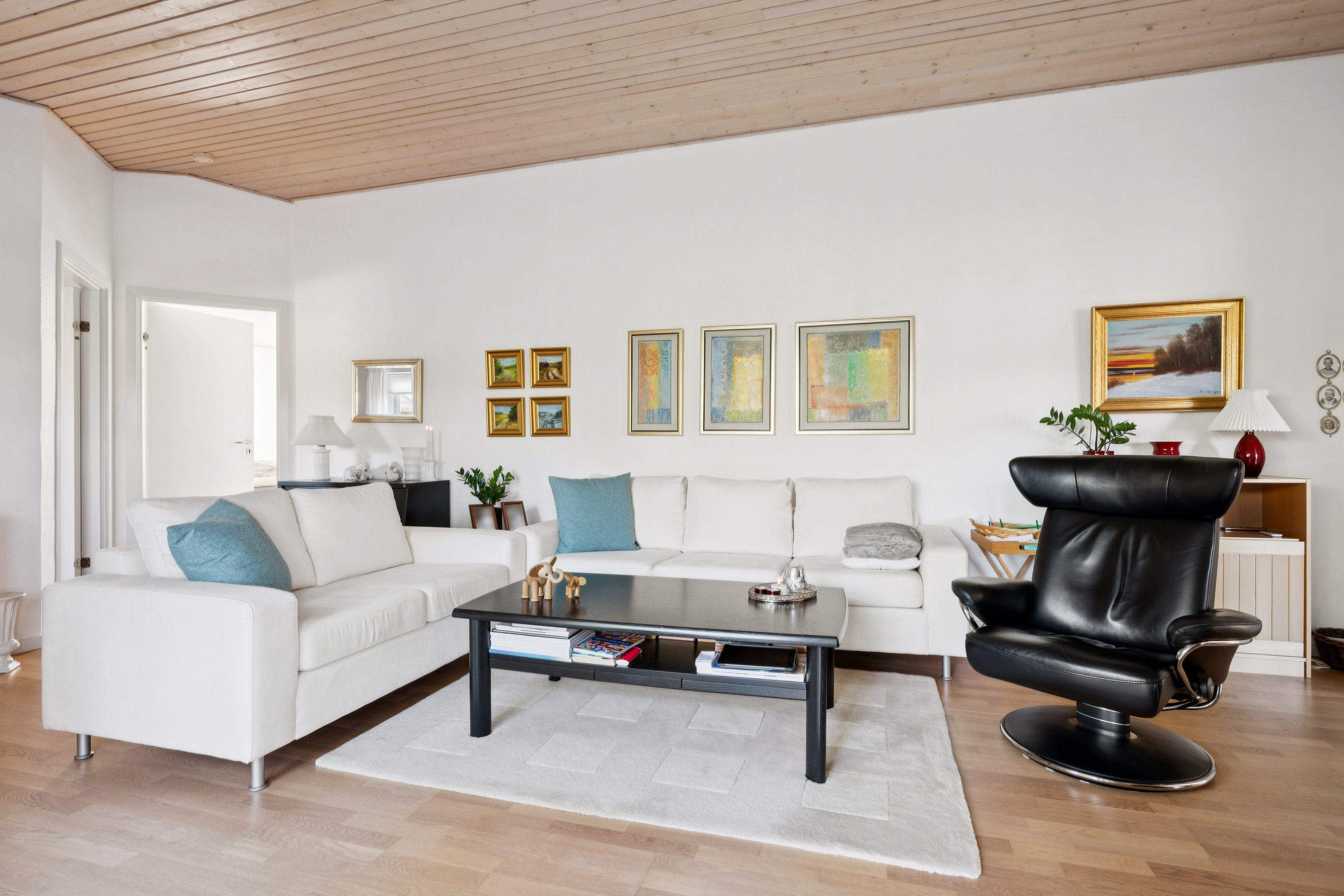 Fremhævet stue billede i fuldskærmstilstand. Billede af Østergårdsvej 3, Vivild, 8961 Allingåbro