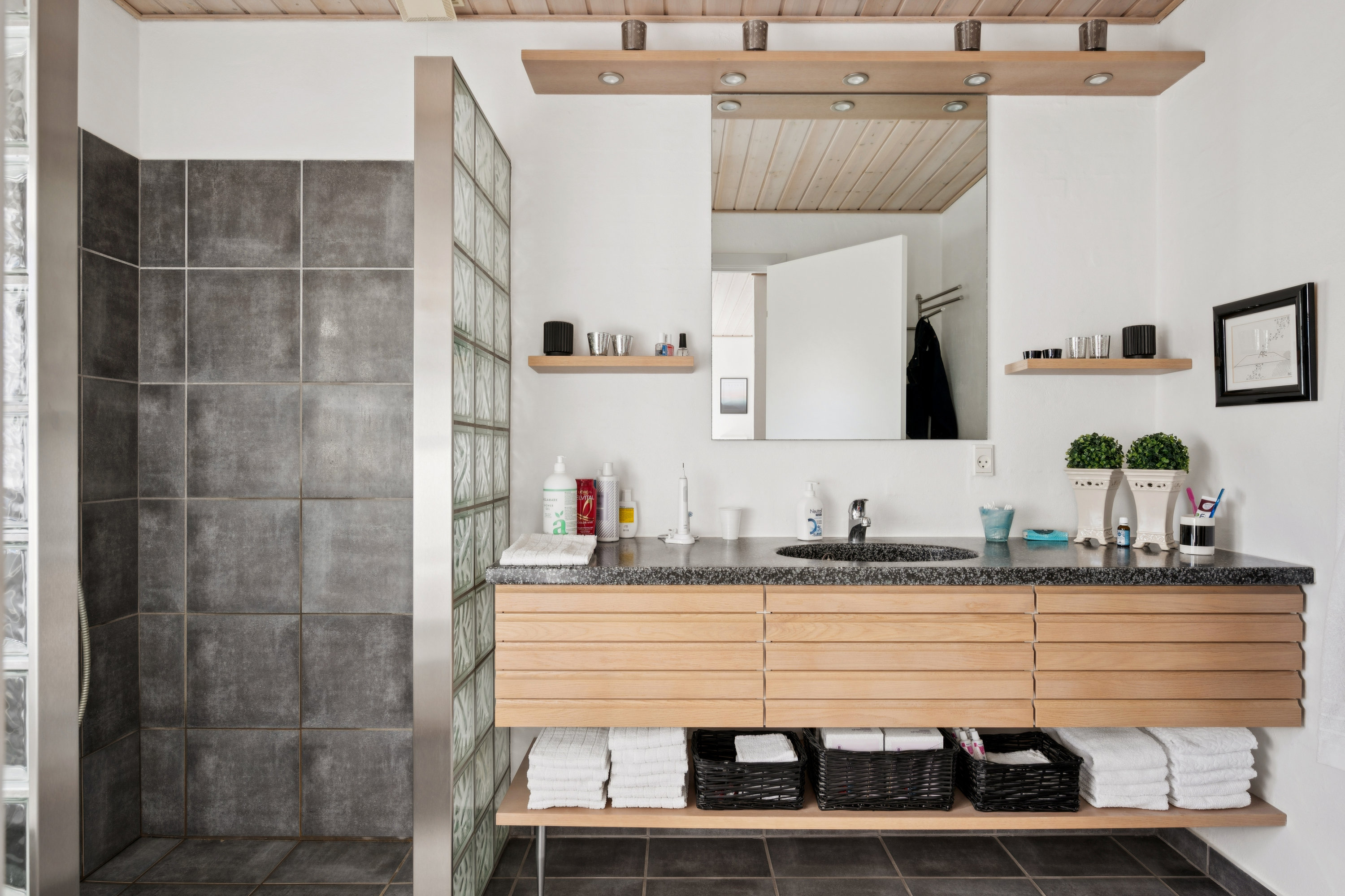 Fremhævet køkken billede i fuldskærmstilstand. Billede af Østergårdsvej 3, Vivild, 8961 Allingåbro