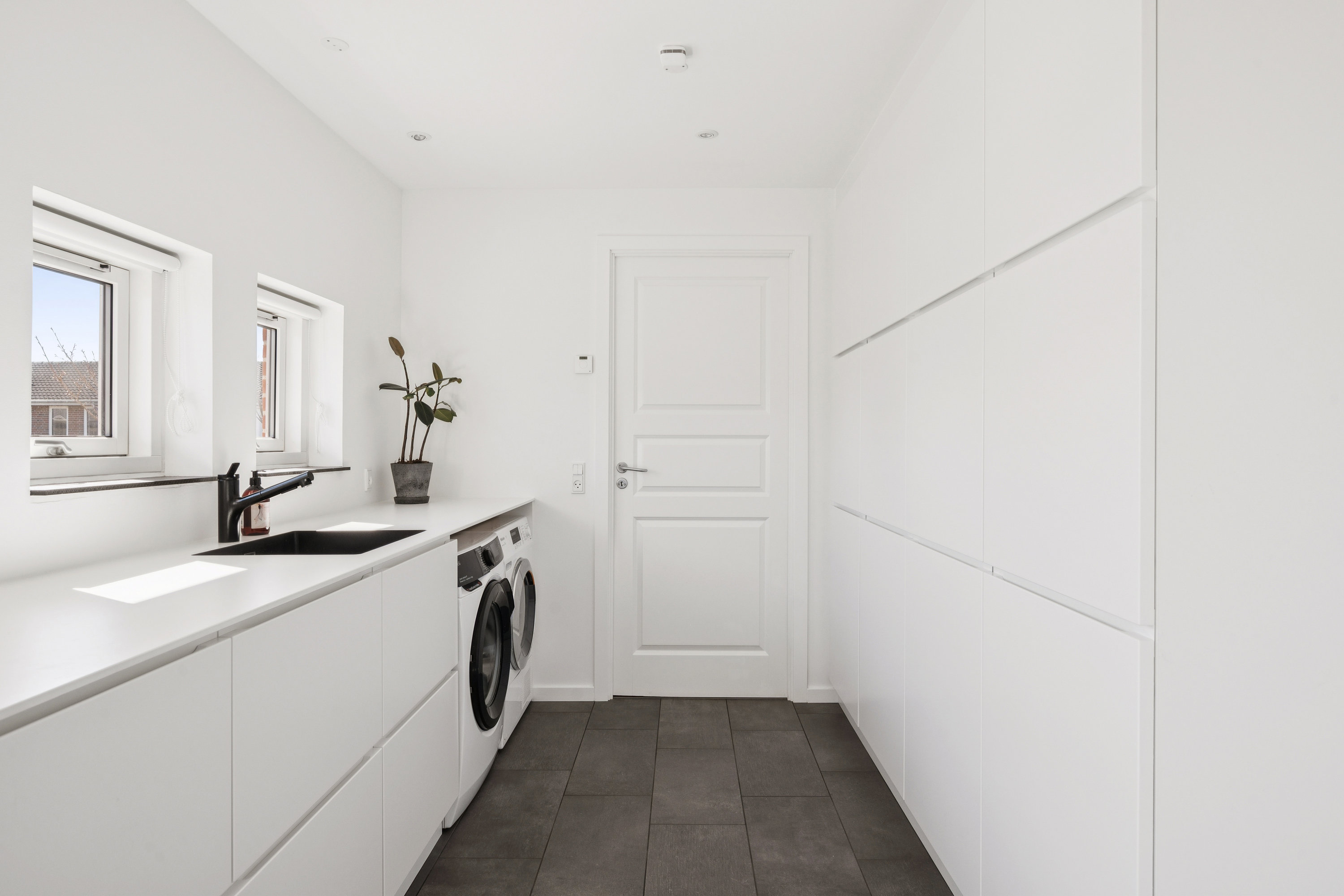 Fremhævet badeværelse billede i fuldskærmstilstand. Billede af Søndermarken 99, Søften, 8382 Hinnerup