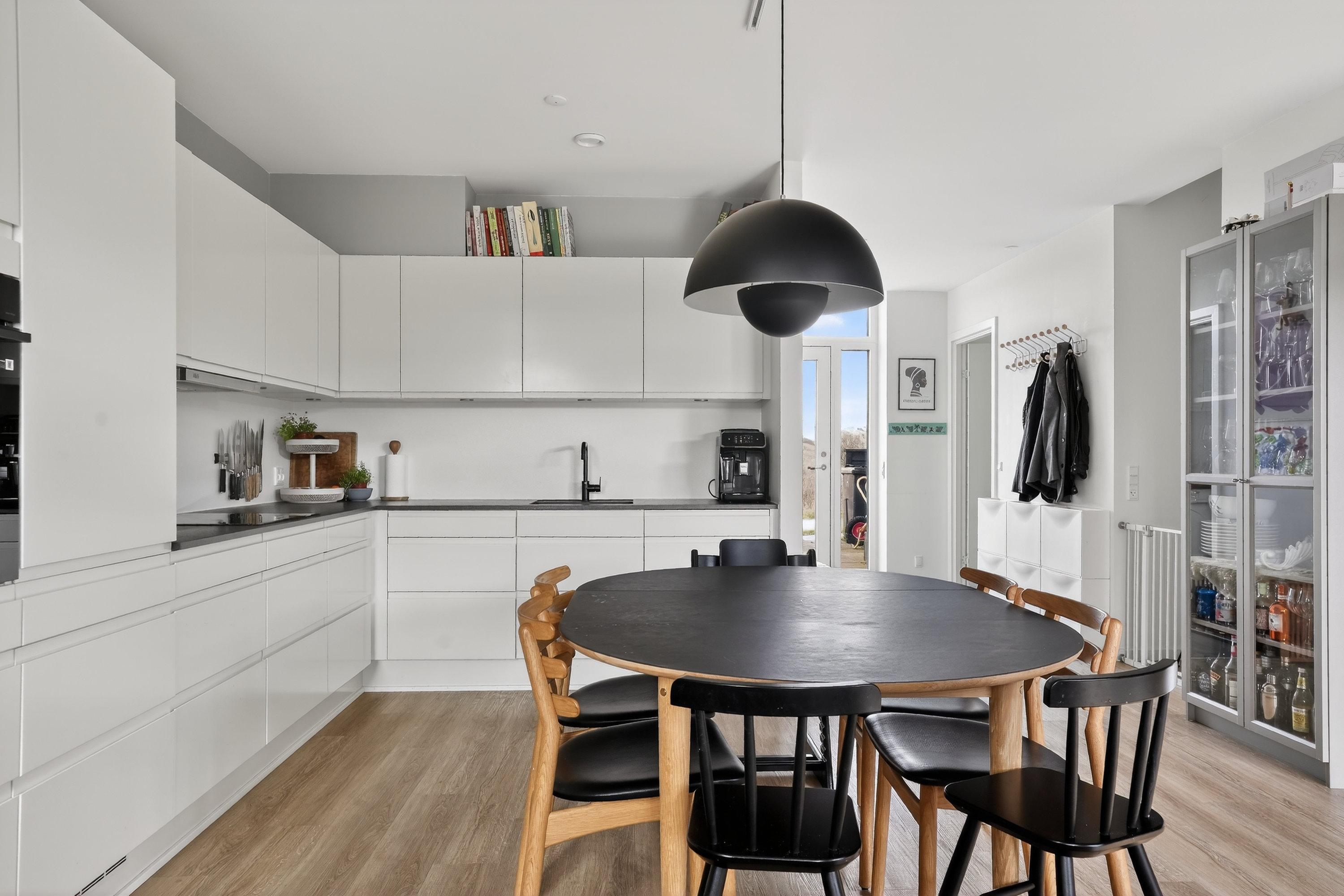 Fremhævet spisestue billede i fuldskærmstilstand. Billede af Skibsager 171, Karlstrup, 2680 Solrød Strand