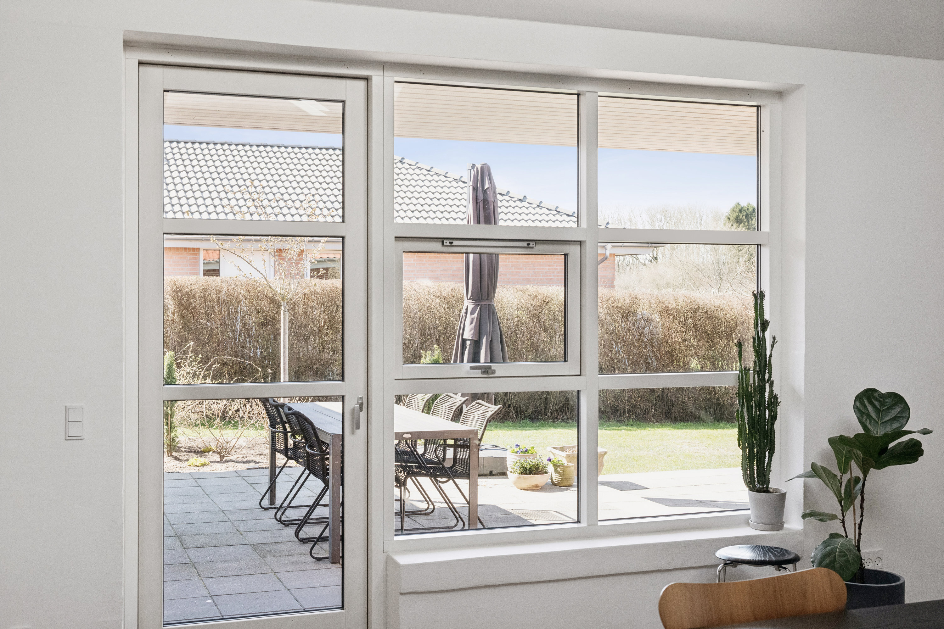 Fremhævet stue billede i fuldskærmstilstand. Billede af Søndermarken 99, Søften, 8382 Hinnerup