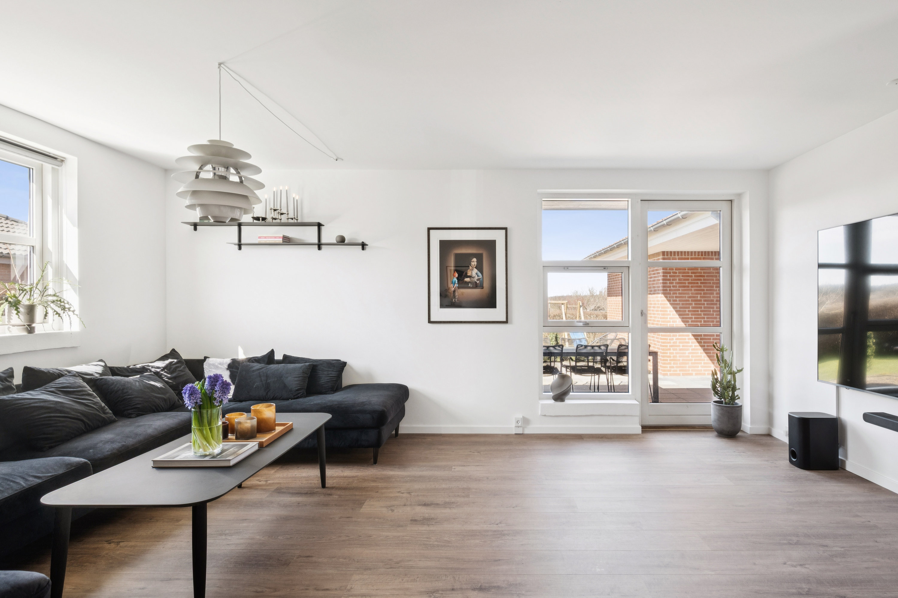 Fremhævet stue billede i fuldskærmstilstand. Billede af Søndermarken 99, Søften, 8382 Hinnerup