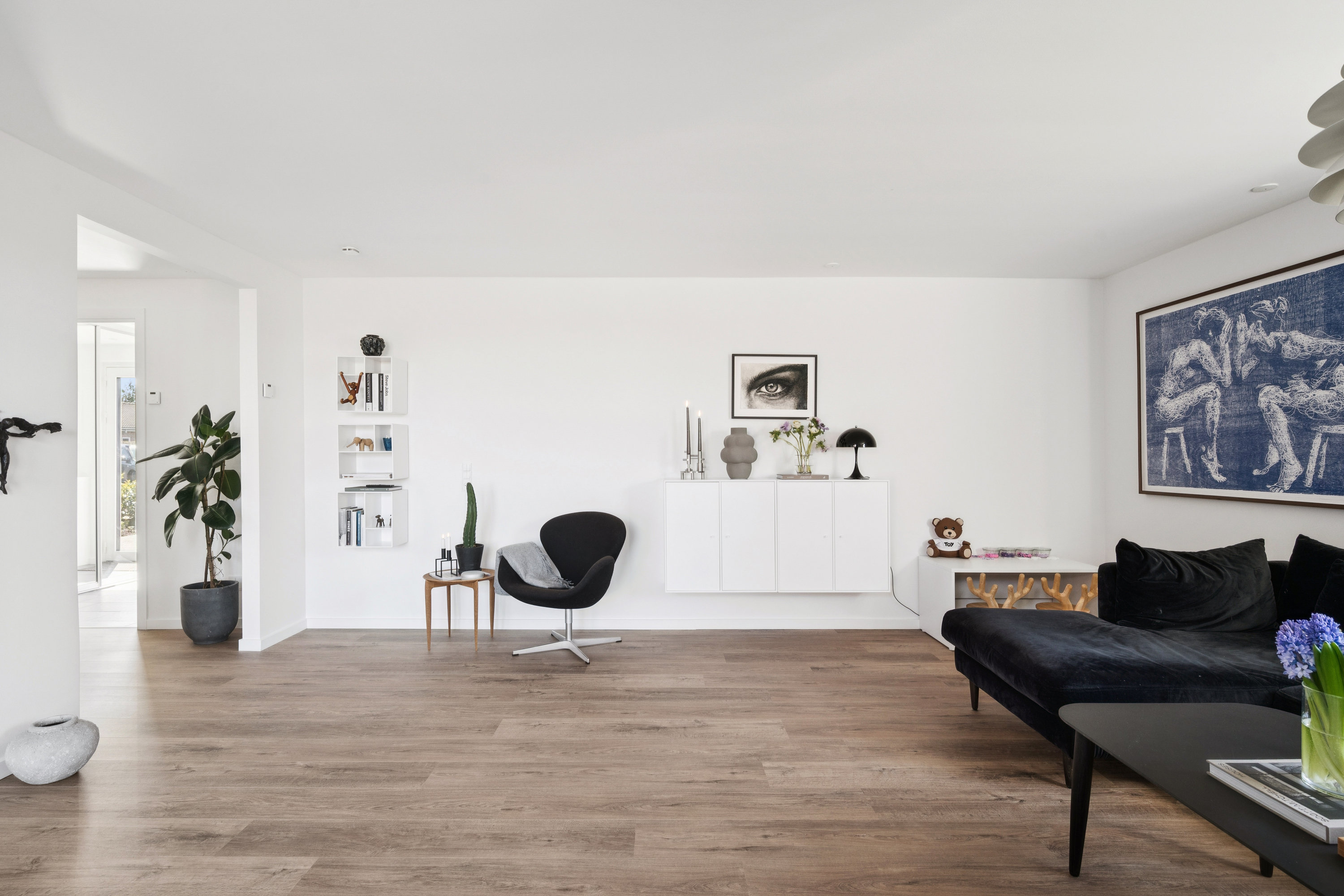 Fremhævet stue billede i fuldskærmstilstand. Billede af Søndermarken 99, Søften, 8382 Hinnerup