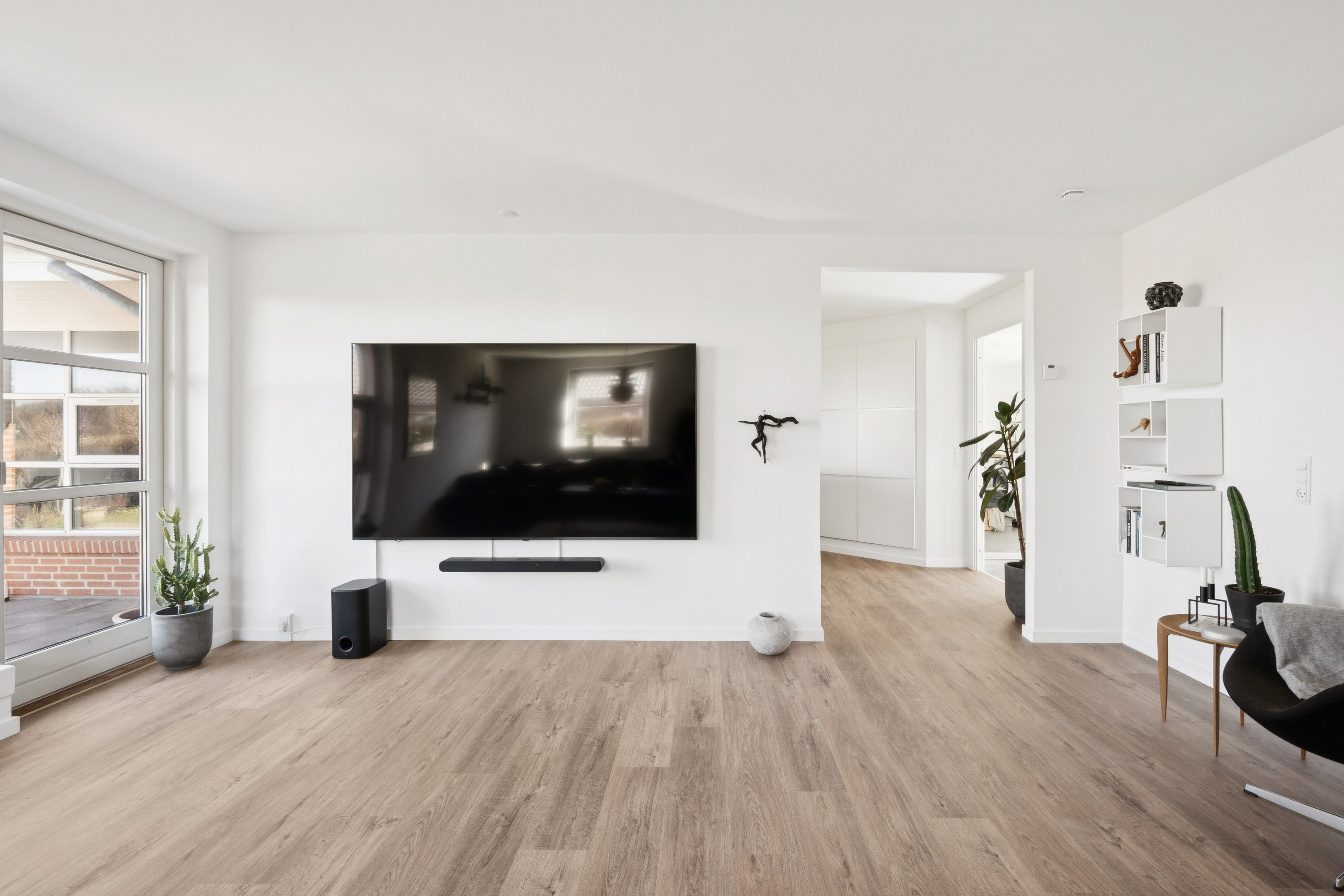 Fremhævet stue billede i fuldskærmstilstand. Billede af Søndermarken 99, Søften, 8382 Hinnerup