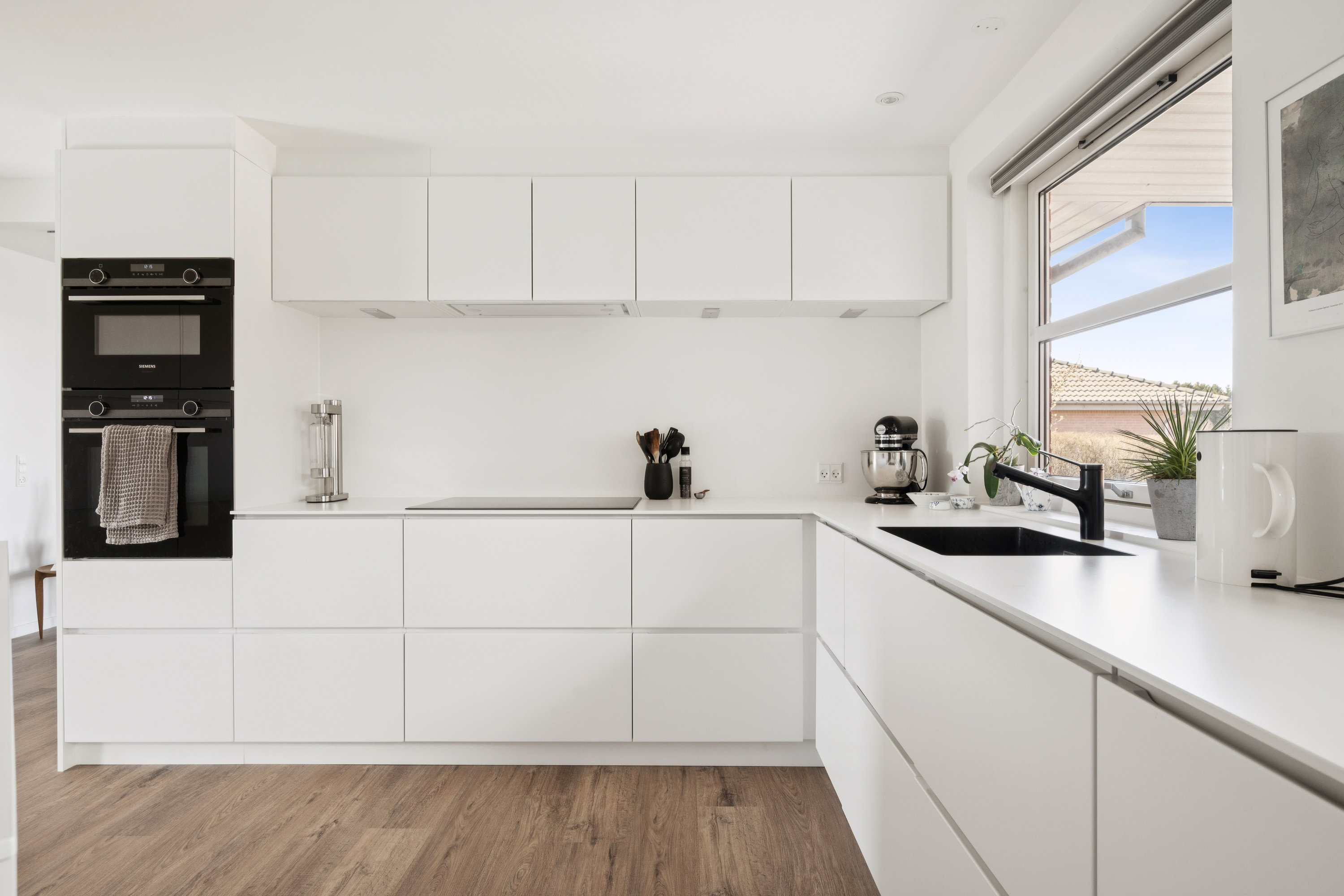 Fremhævet køkken billede i fuldskærmstilstand. Billede af Søndermarken 99, Søften, 8382 Hinnerup