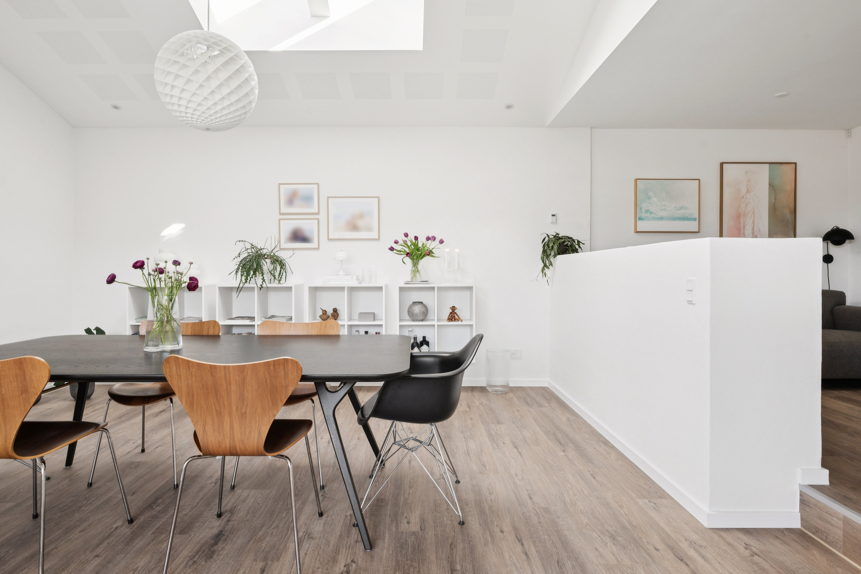 Fremhævet stue billede i fuldskærmstilstand. Billede af Søndermarken 99, Søften, 8382 Hinnerup