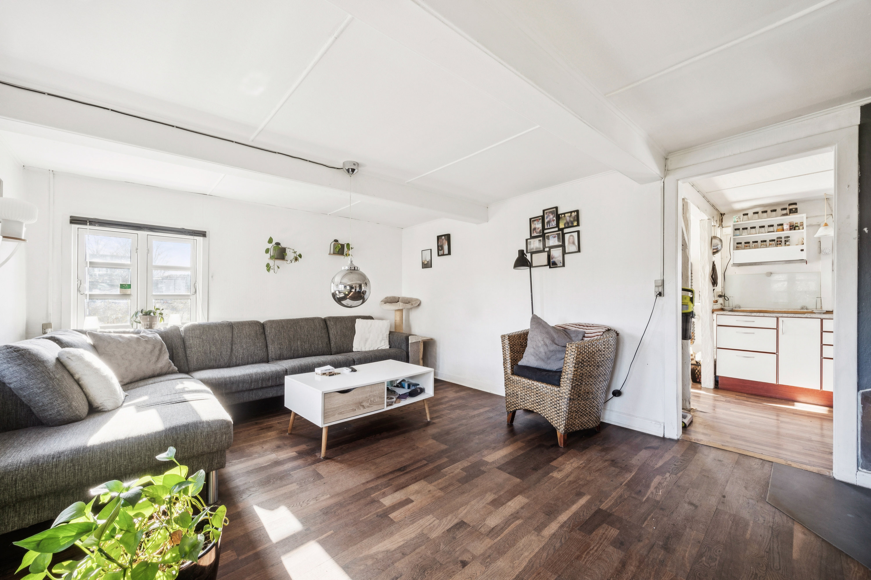 Fremhævet stue billede i fuldskærmstilstand. Billede af Strøby Bygade 53, 4671 Strøby