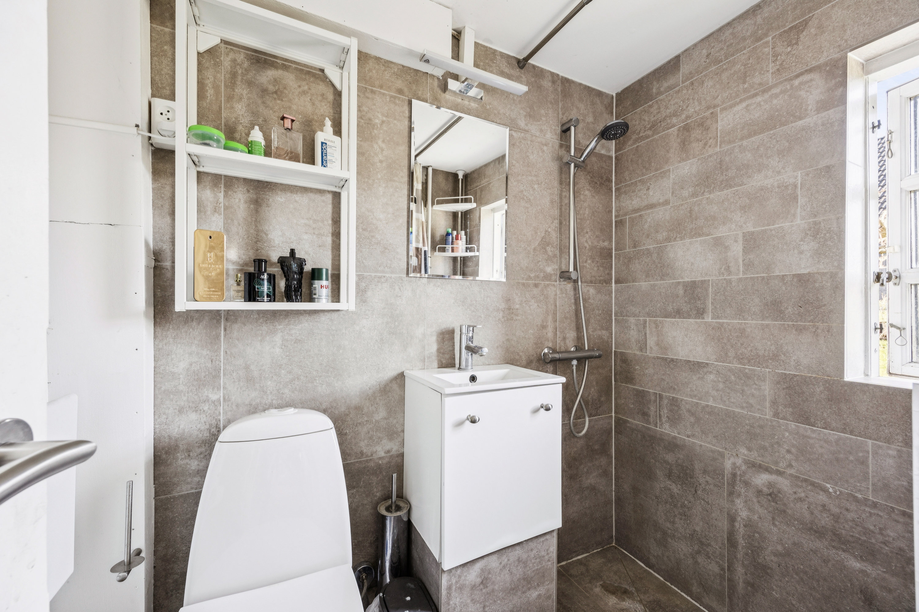 Fremhævet badeværelse billede i fuldskærmstilstand. Billede af Strøby Bygade 53, 4671 Strøby