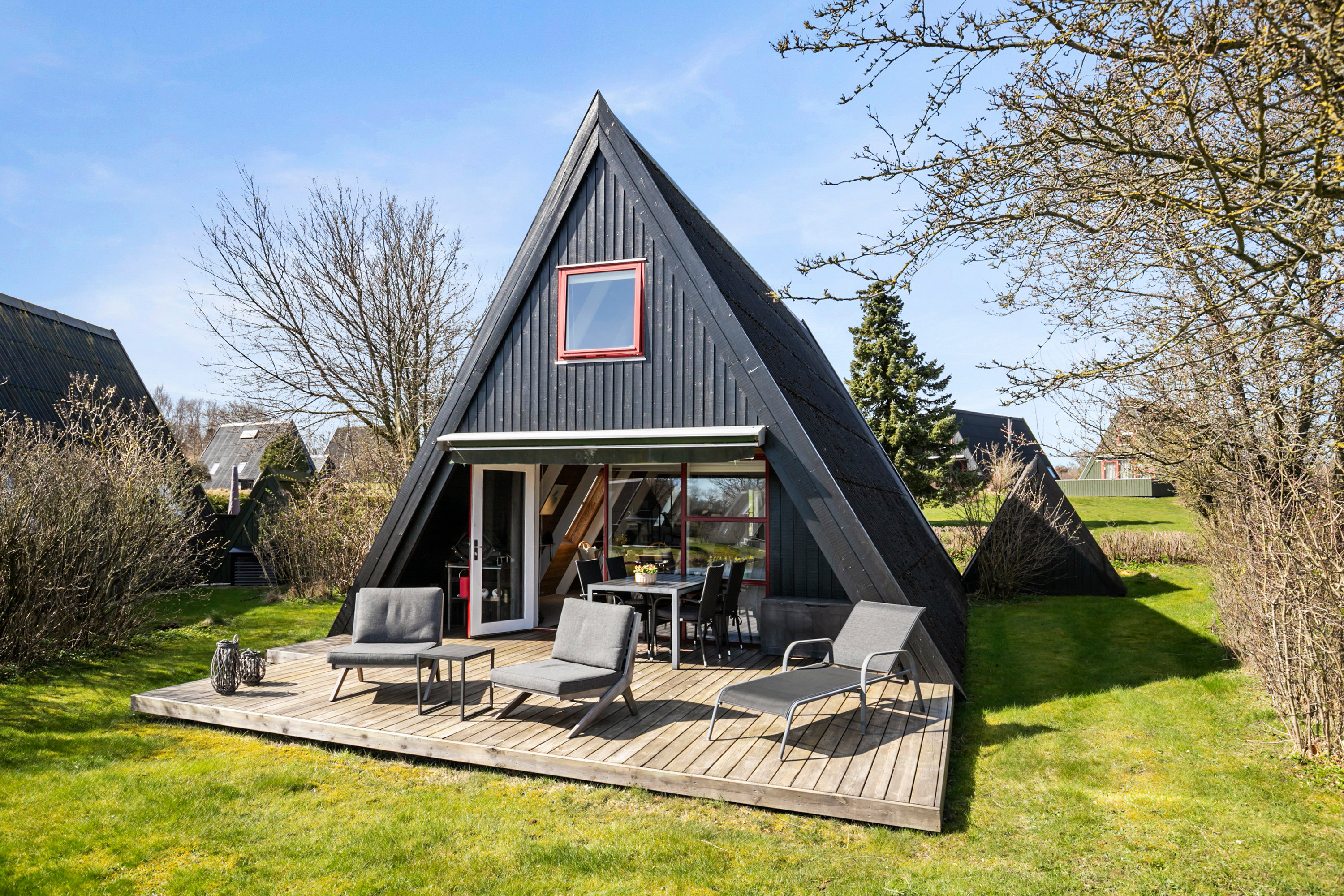 Fremhævet facade billede i fuldskærmstilstand. Billede af Golfsvinget 127, Gatten, 9640 Farsø